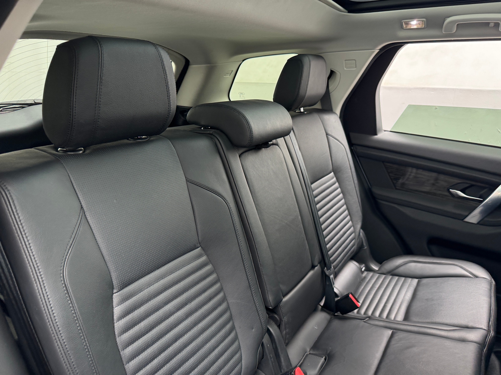 Thumbnail: 2020 Land Rover Discovery Sport - 5
