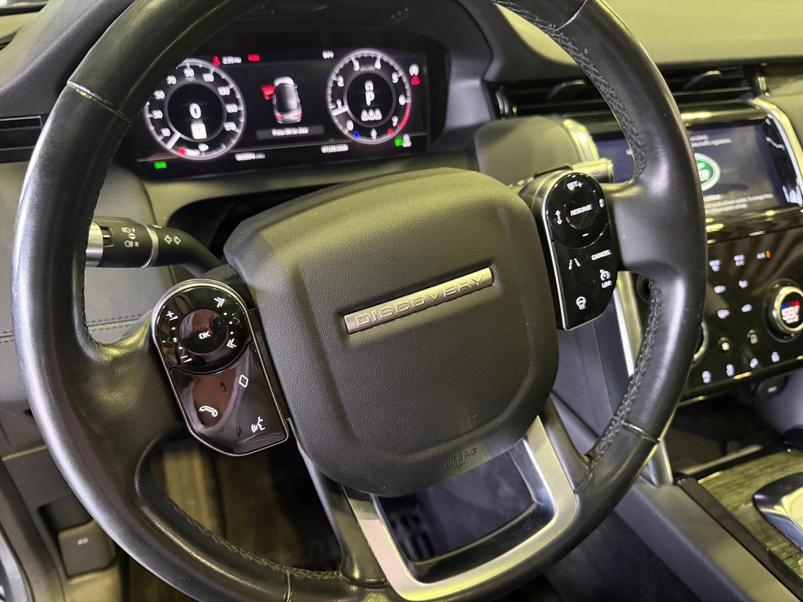 Thumbnail: 2020 Land Rover Discovery Sport - 4