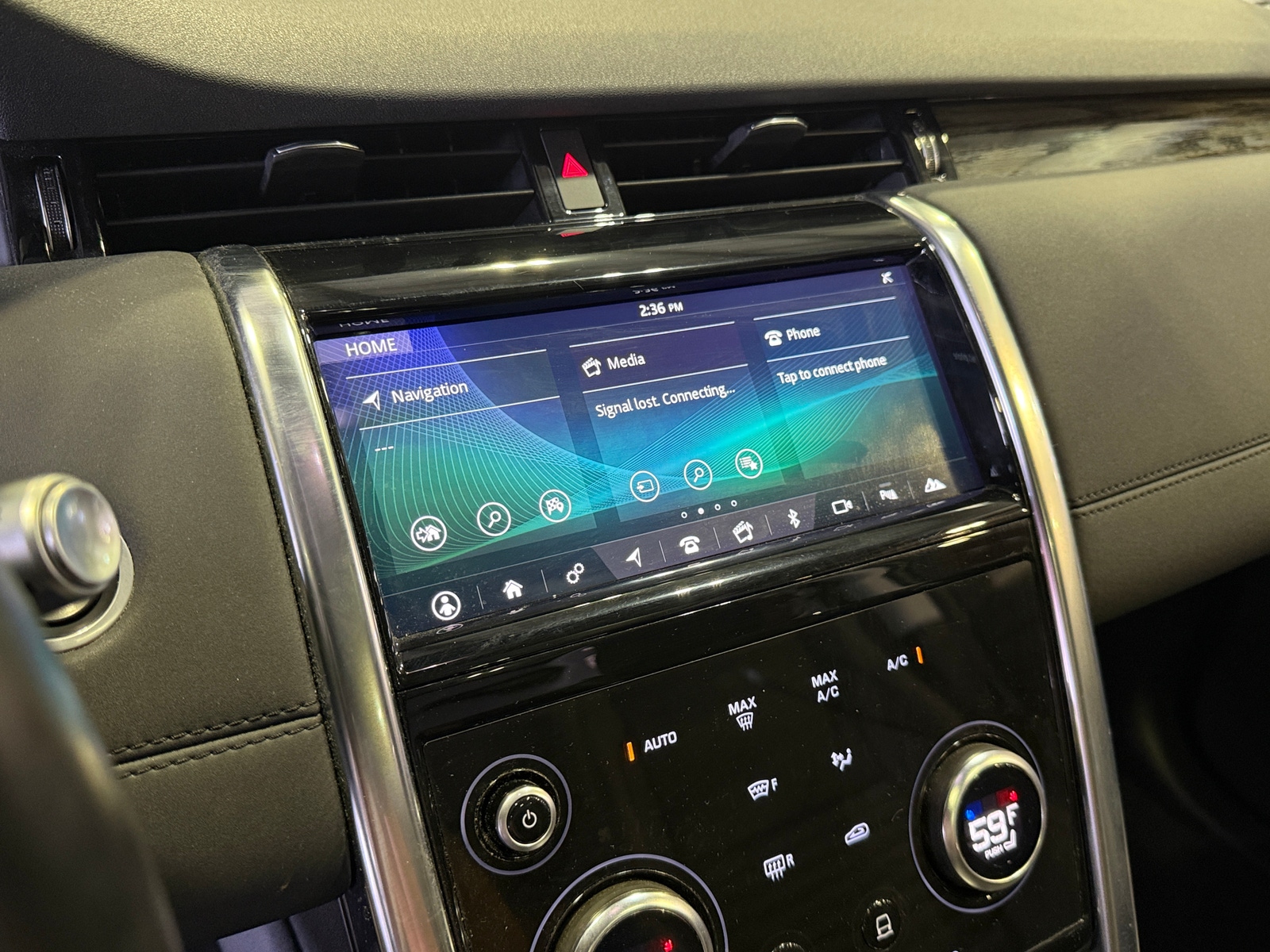 Thumbnail: 2020 Land Rover Discovery Sport - 3