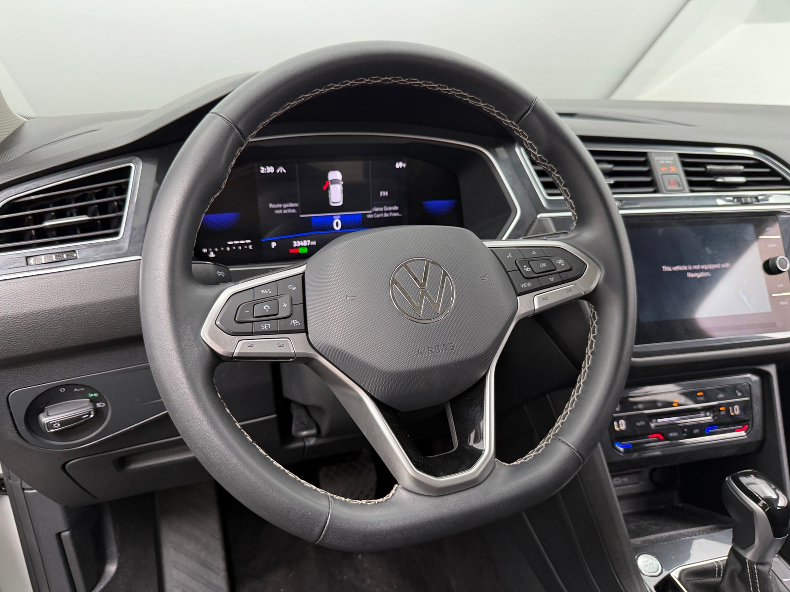 Thumbnail: 2023 Volkswagen Tiguan - 4