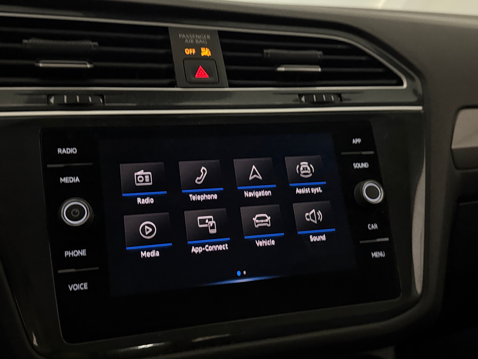 Thumbnail: 2023 Volkswagen Tiguan - 3