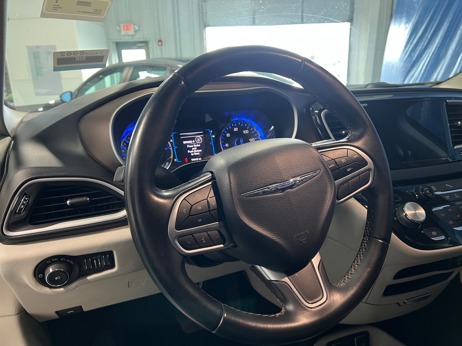 Thumbnail: 2017 Chrysler Pacifica - 4