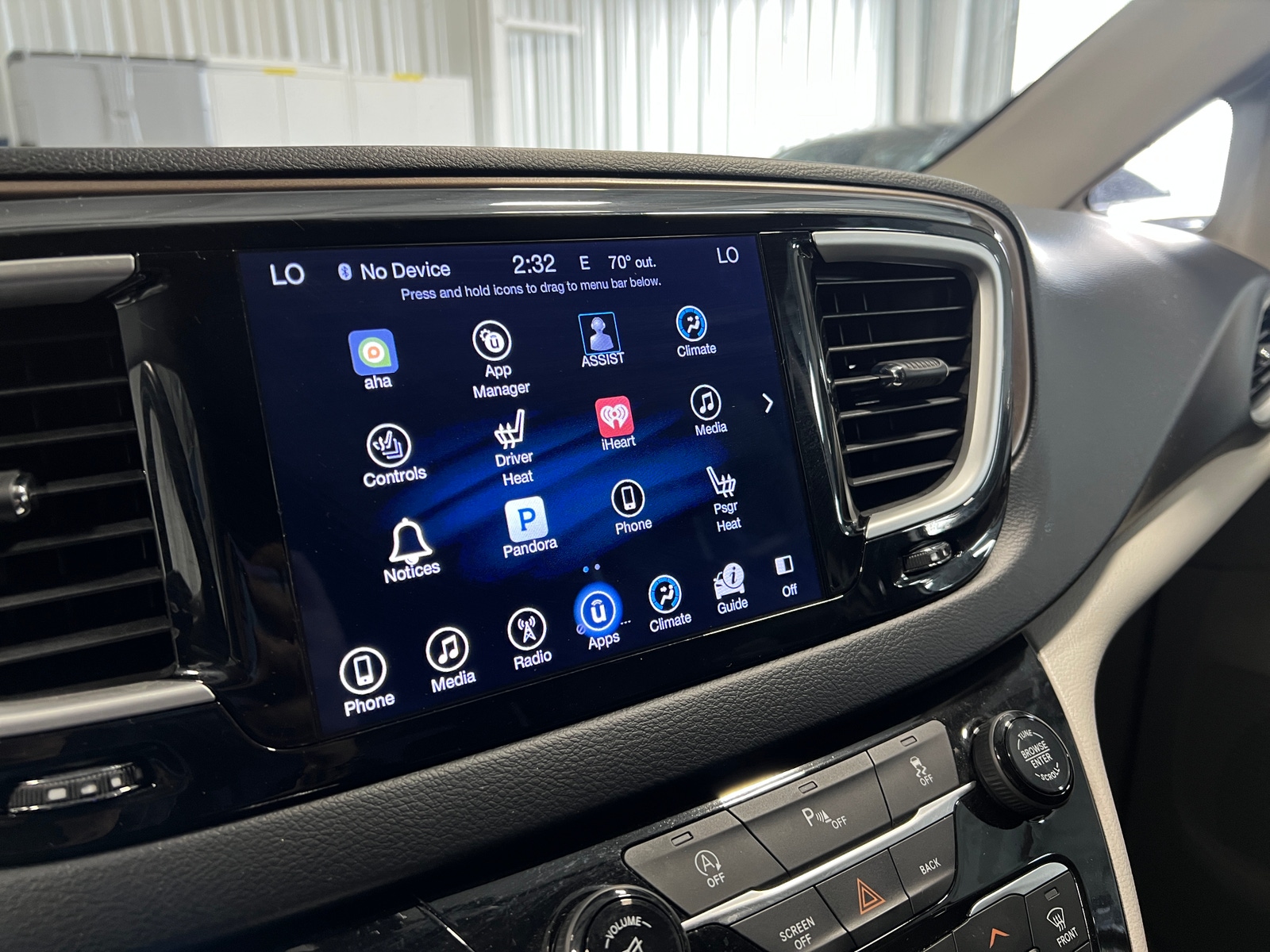 Thumbnail: 2017 Chrysler Pacifica - 3
