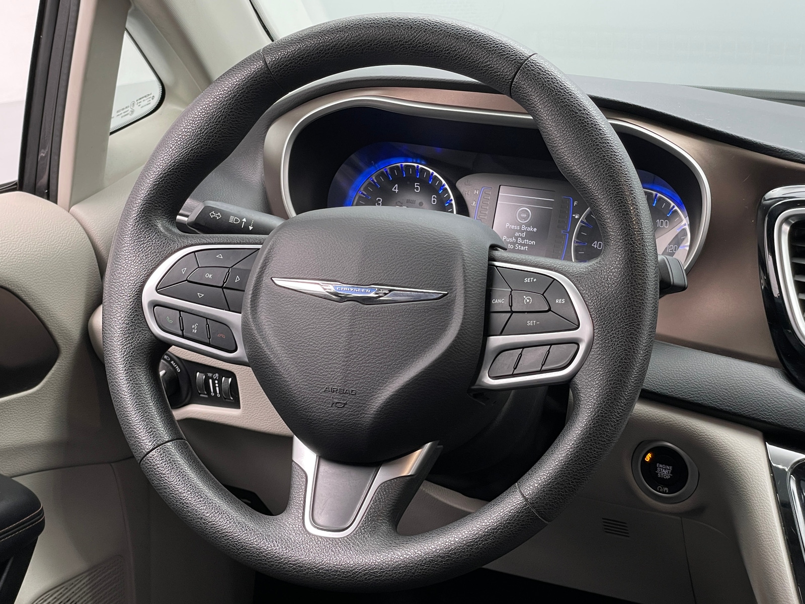Thumbnail: 2018 Chrysler Pacifica - 5
