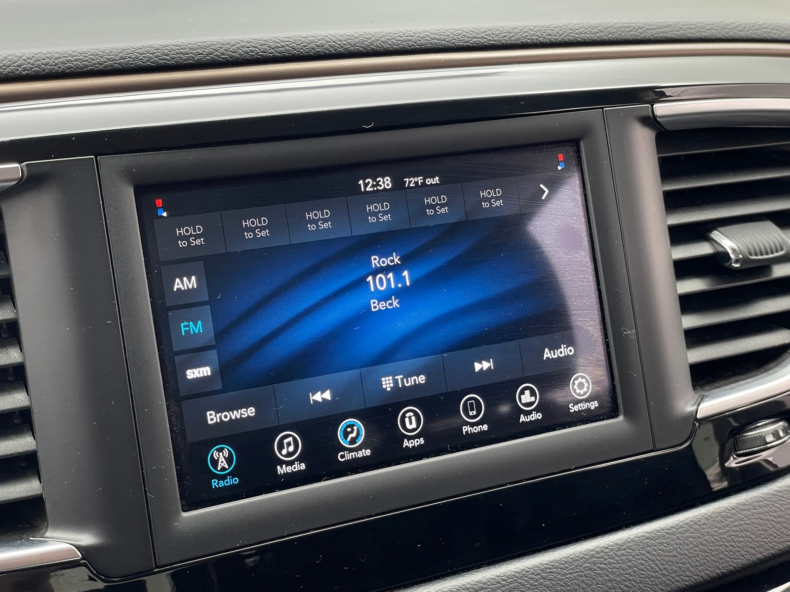 Thumbnail: 2018 Chrysler Pacifica - 4