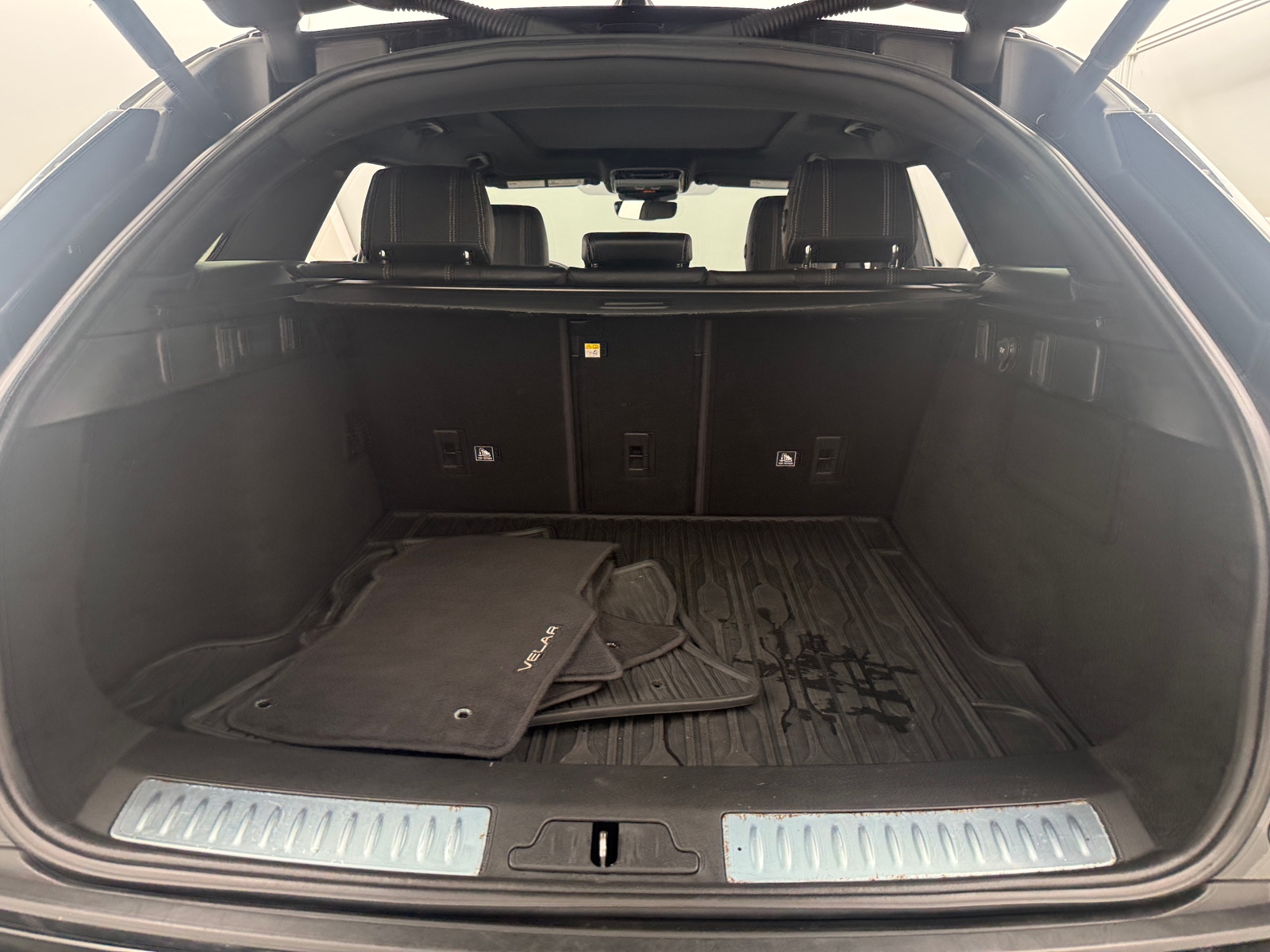 Thumbnail: 2020 Land Rover Range Rover Velar - 6