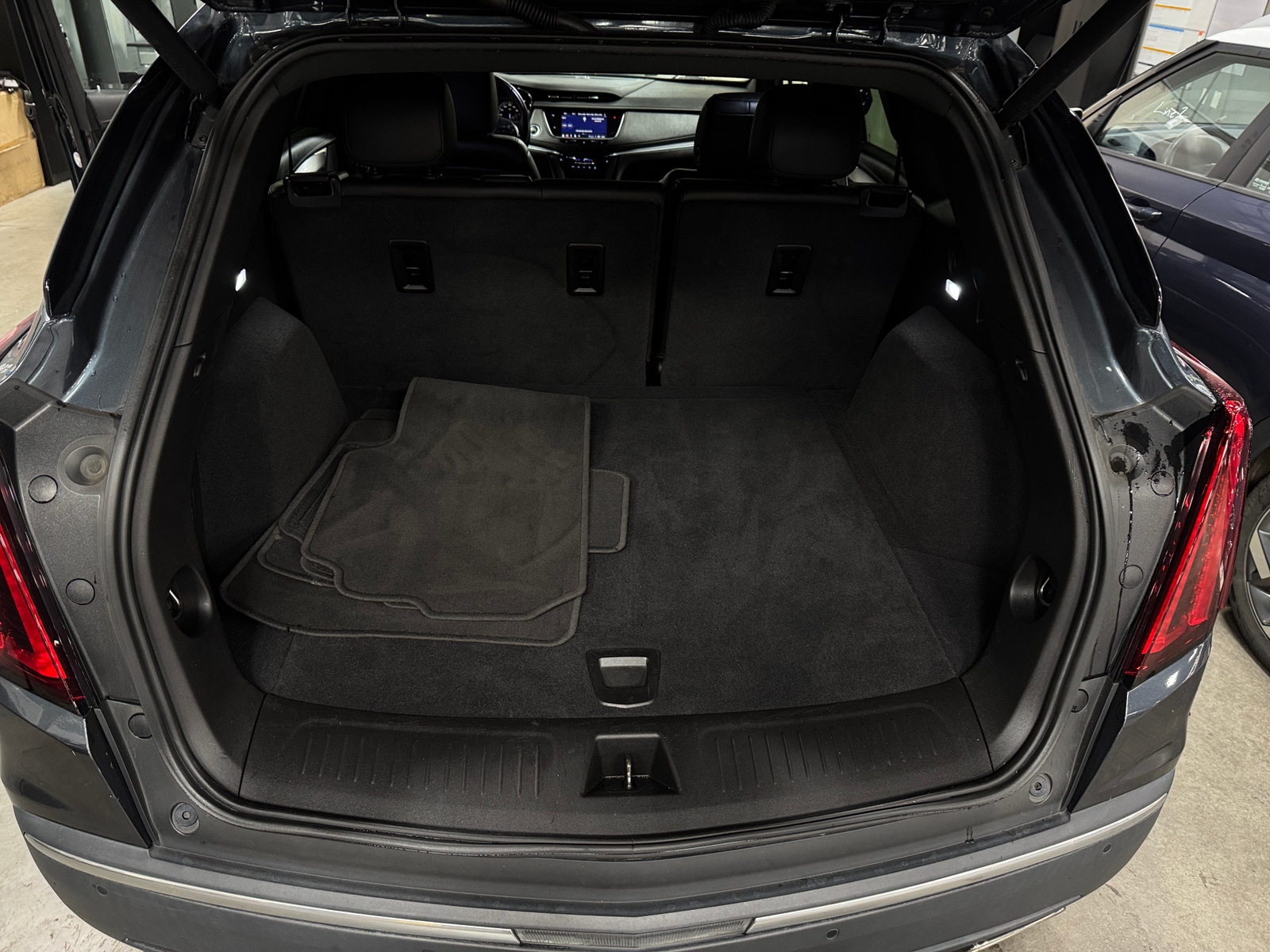 Thumbnail: 2021 Cadillac XT5 - 6