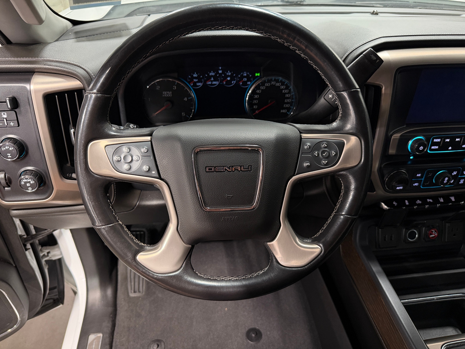 Thumbnail: 2019 GMC Sierra 3500 - 4