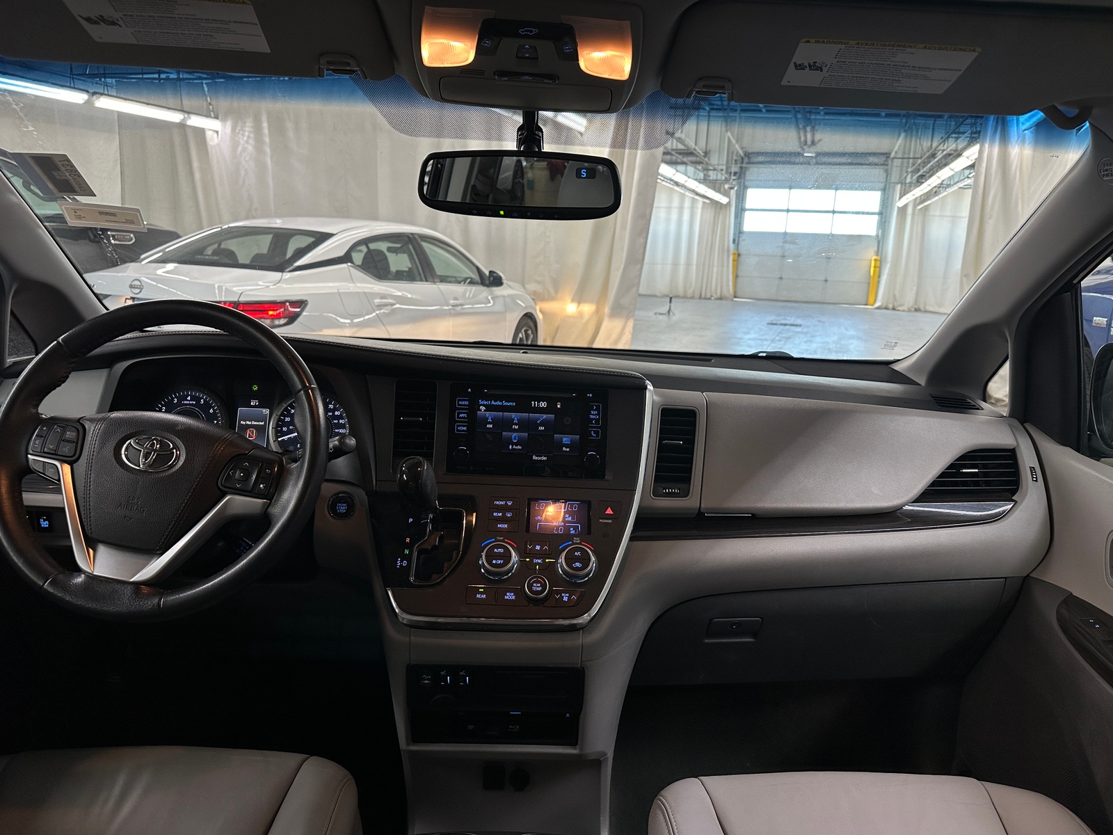 Thumbnail: 2017 Toyota Sienna - 2