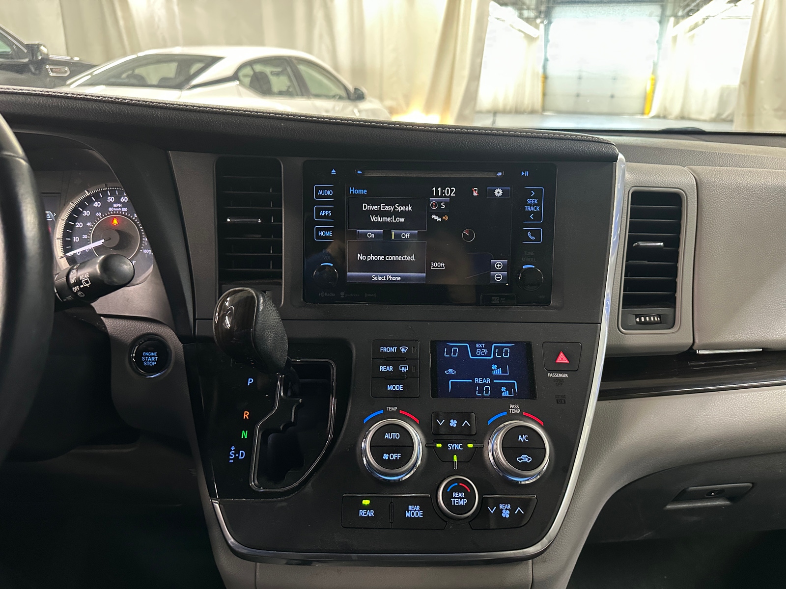 Thumbnail: 2017 Toyota Sienna - 3