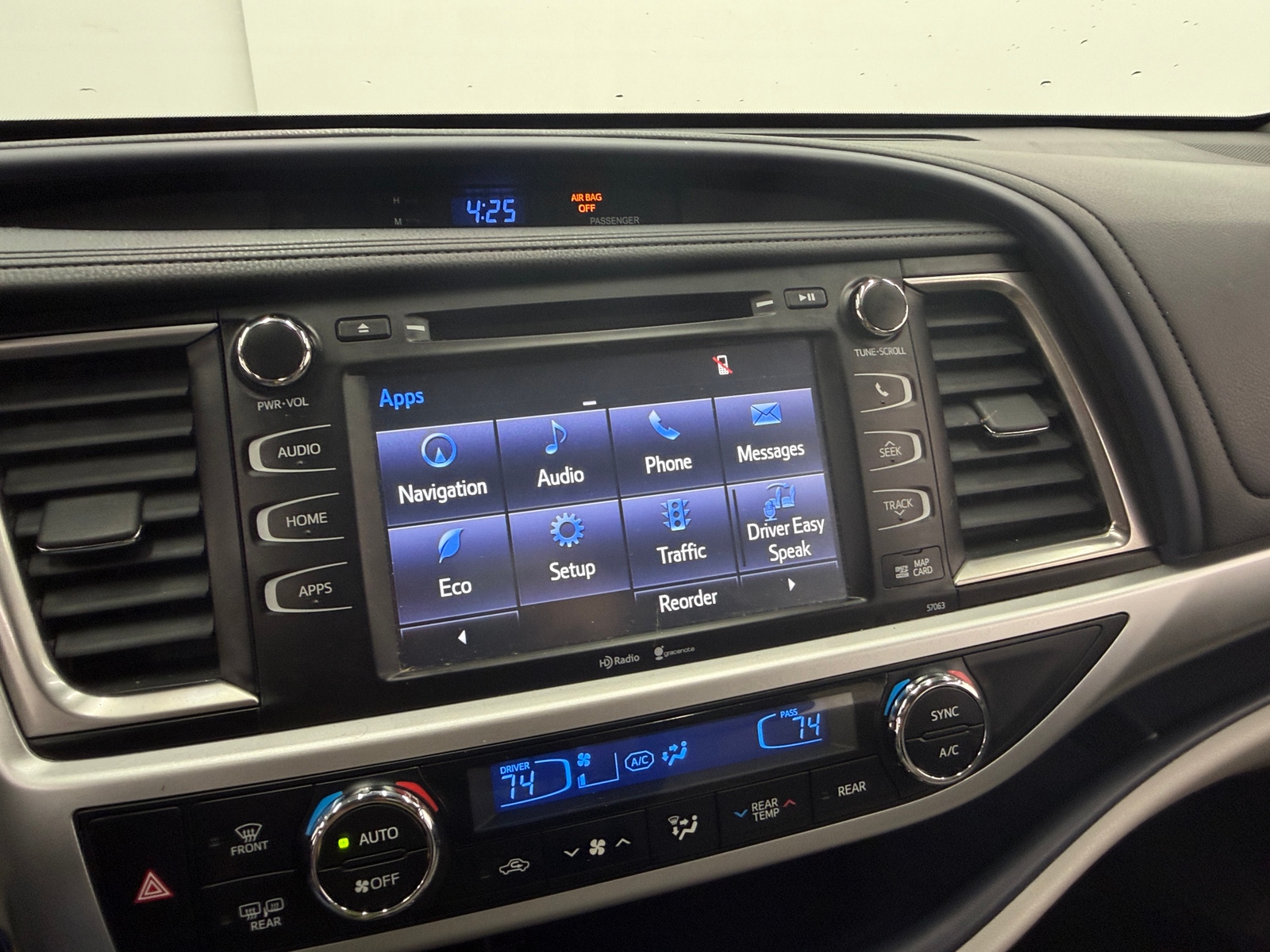 Thumbnail: 2014 Toyota Highlander - 4