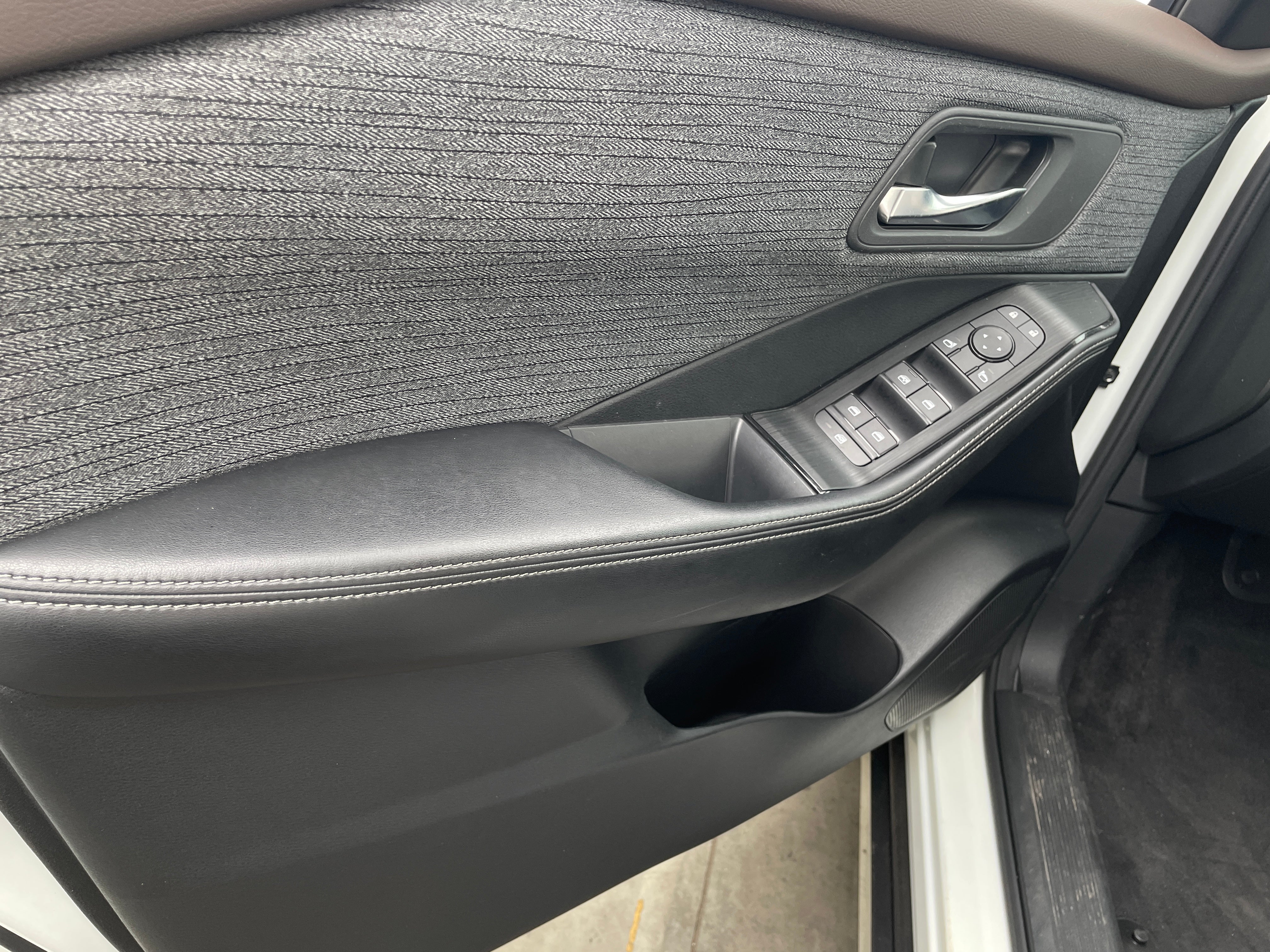 2023 Nissan Rogue SV - Photo 8