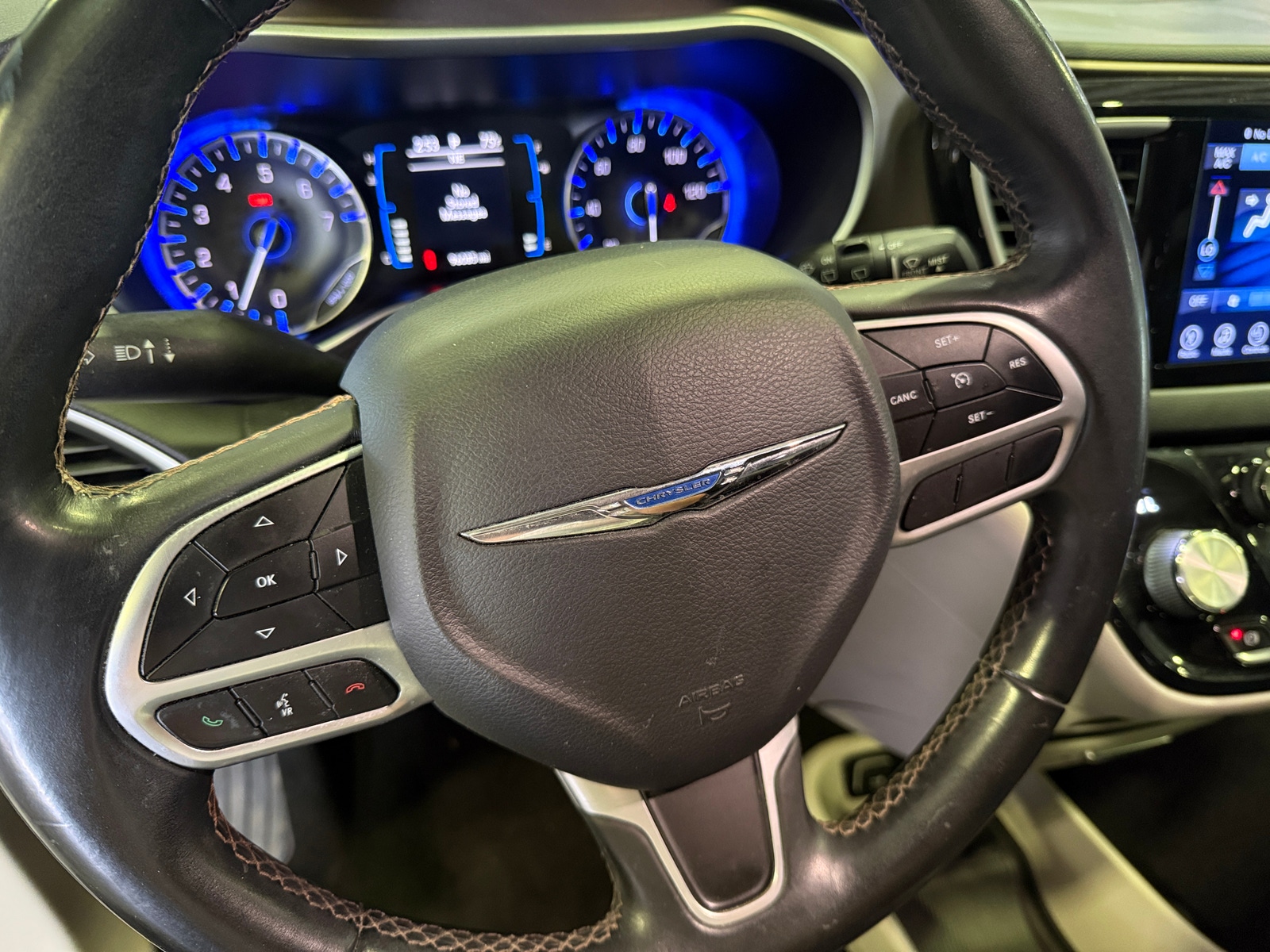 Thumbnail: 2017 Chrysler Pacifica - 4