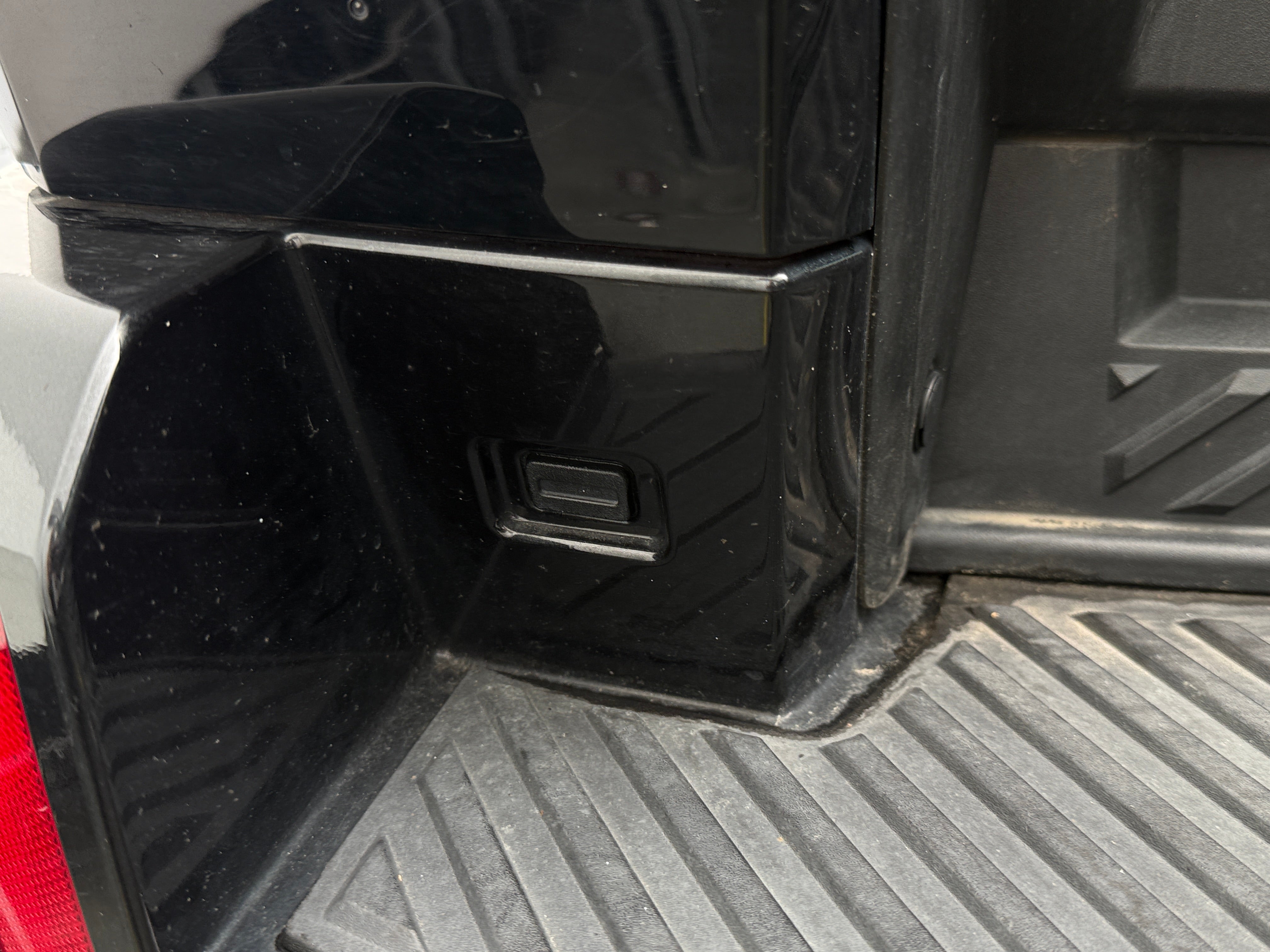 Used 2025 GMC HUMMER EV 2X with VIN 1GKB0NDE9SU106569 for sale in Pewaukee, WI