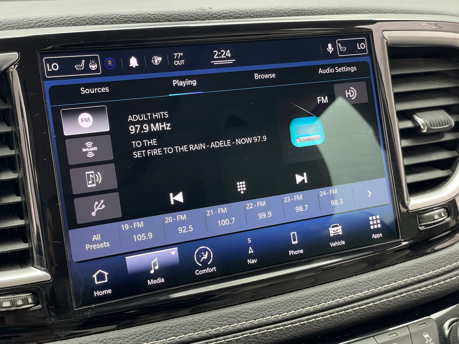 Thumbnail: 2021 Chrysler Pacifica - 3