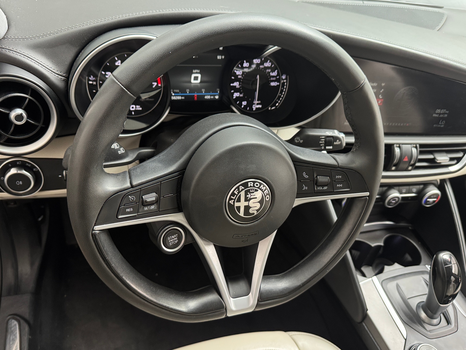 Thumbnail: 2019 Alfa Romeo Giulia - 4