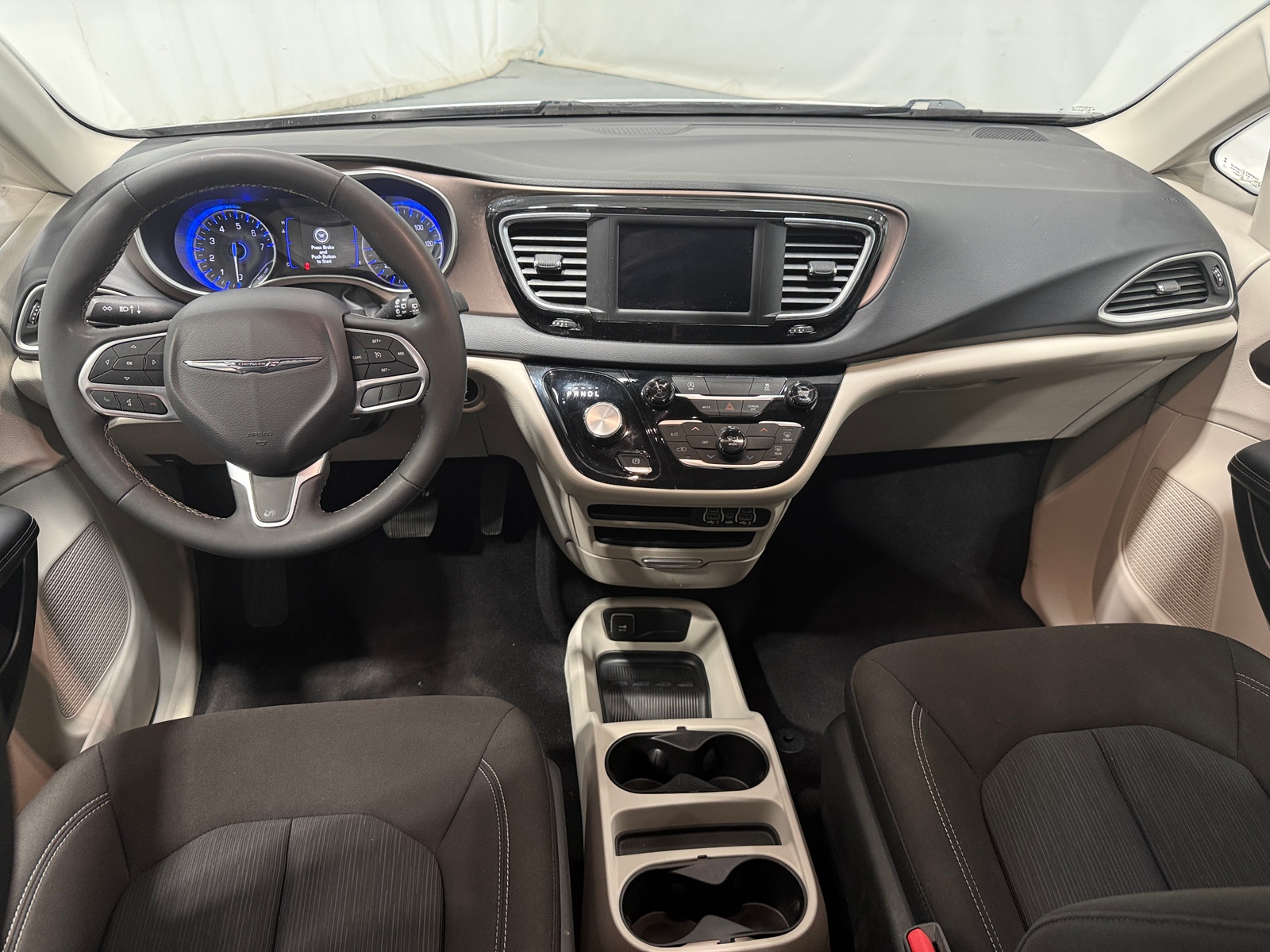 Thumbnail: 2023 Chrysler Voyager - 3