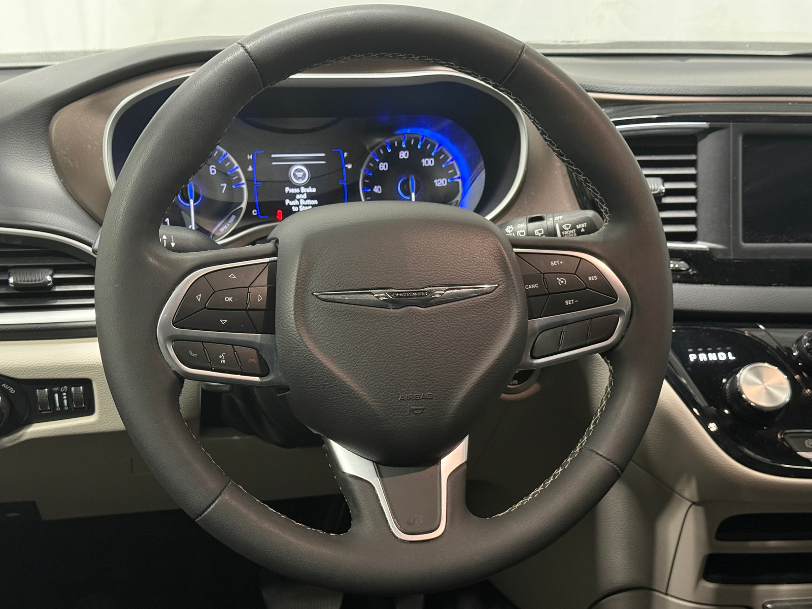Thumbnail: 2023 Chrysler Voyager - 5