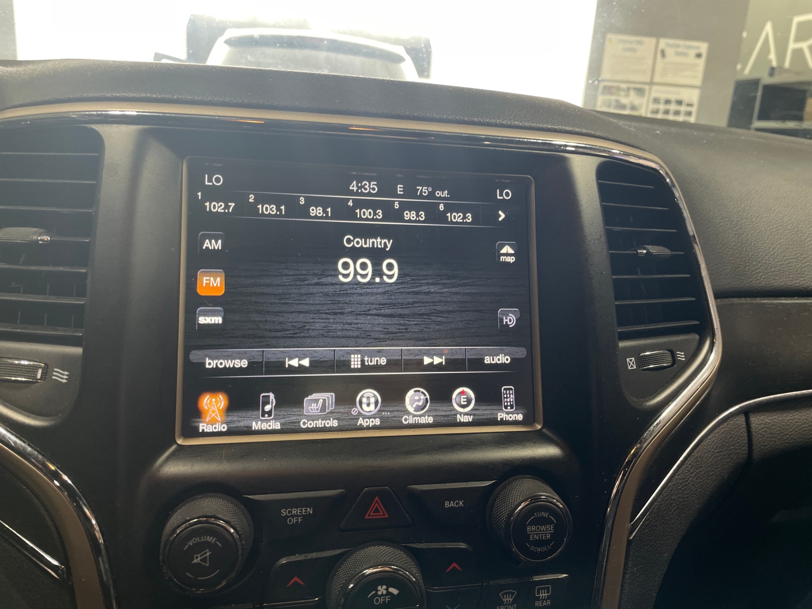 Thumbnail: 2017 Jeep Grand Cherokee - 3