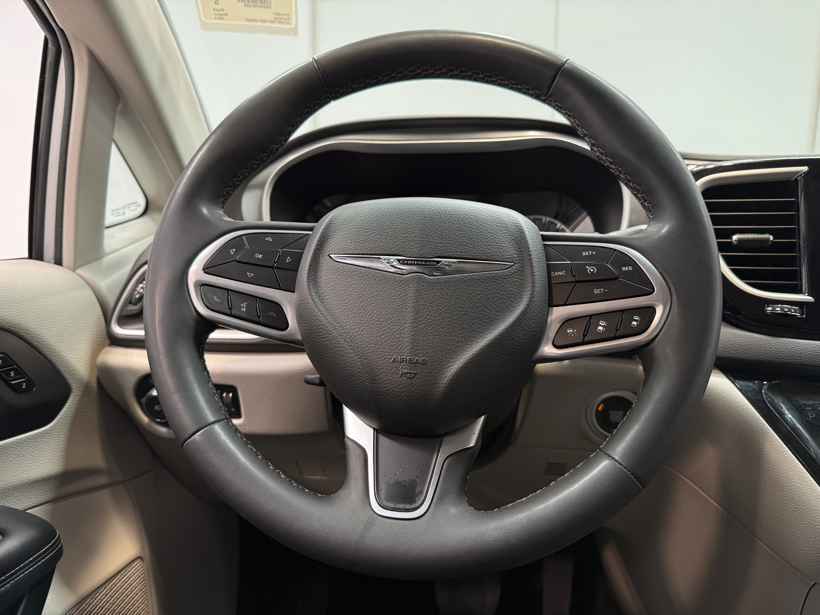 Thumbnail: 2024 Chrysler Pacifica - 4