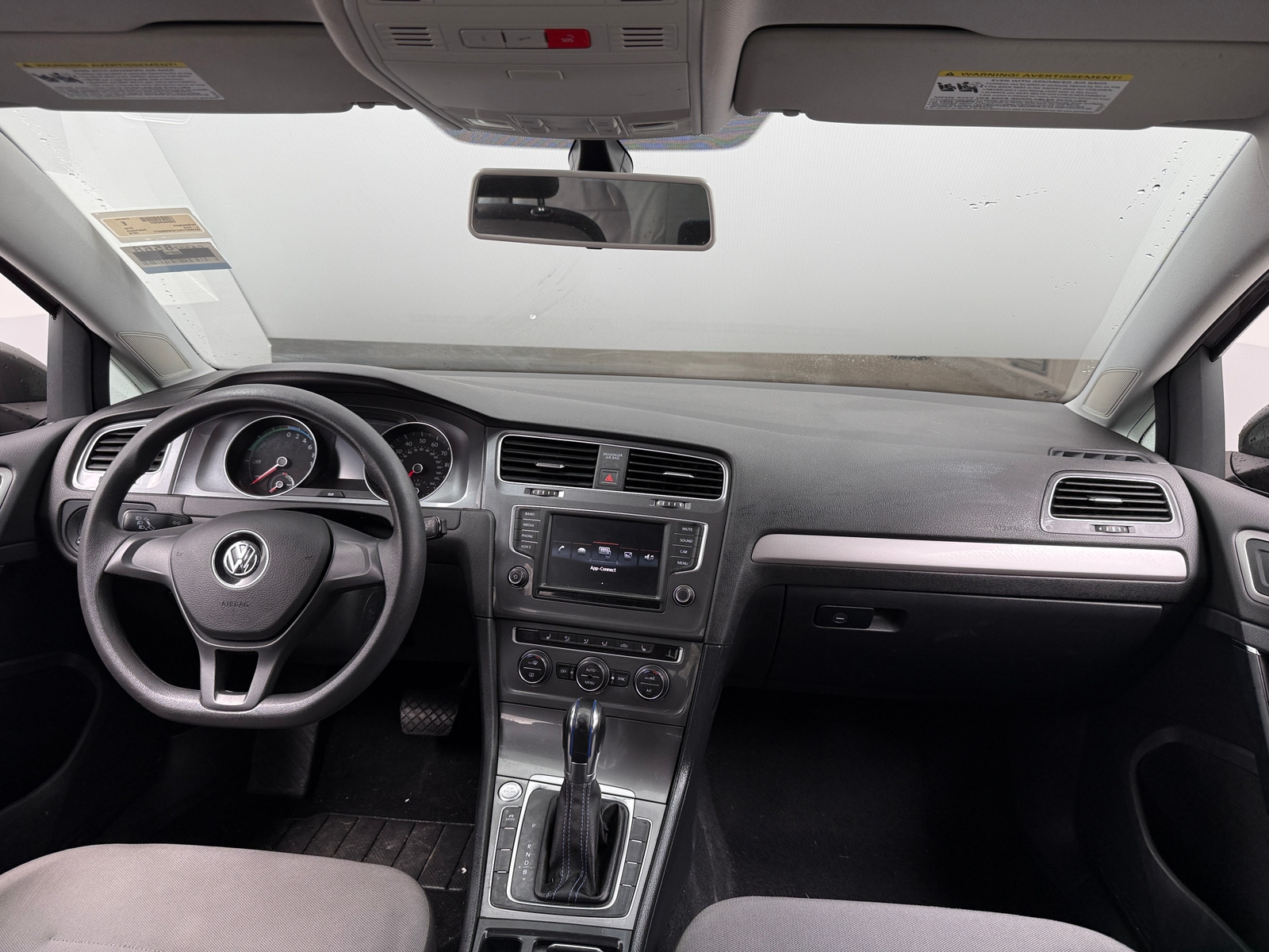 Thumbnail: 2016 Volkswagen e-Golf - 3