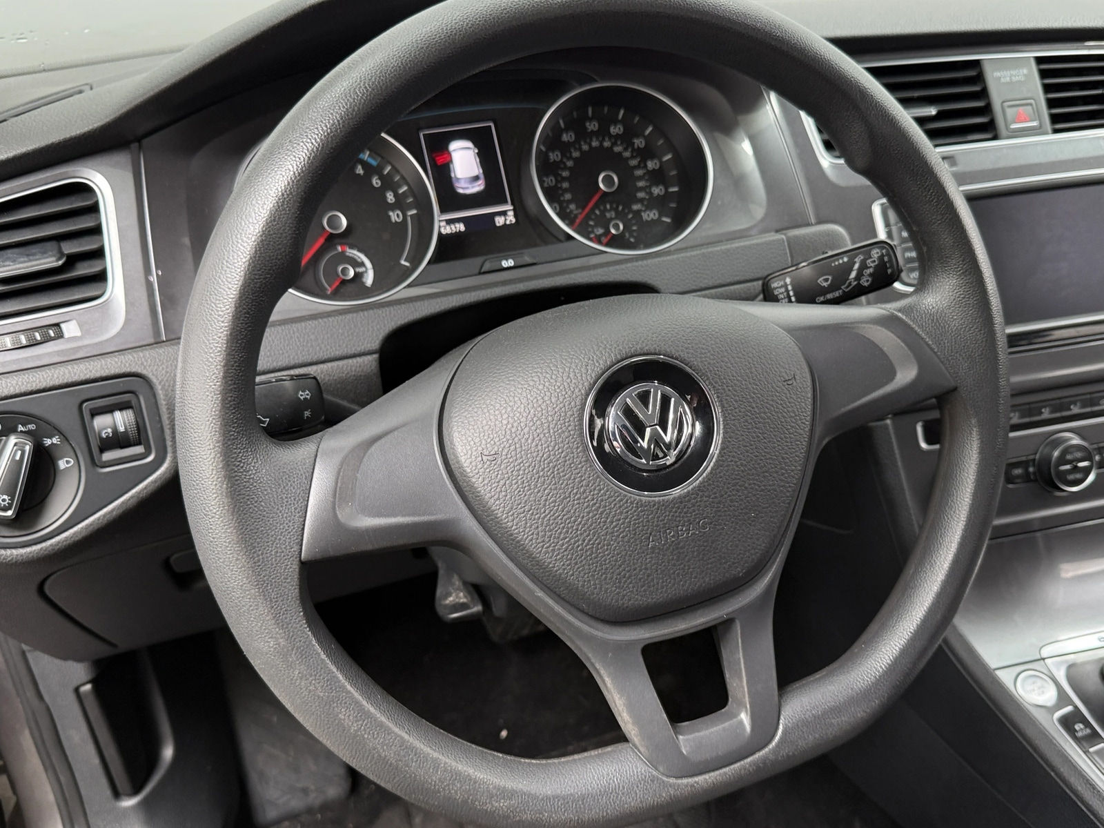 Thumbnail: 2016 Volkswagen e-Golf - 5