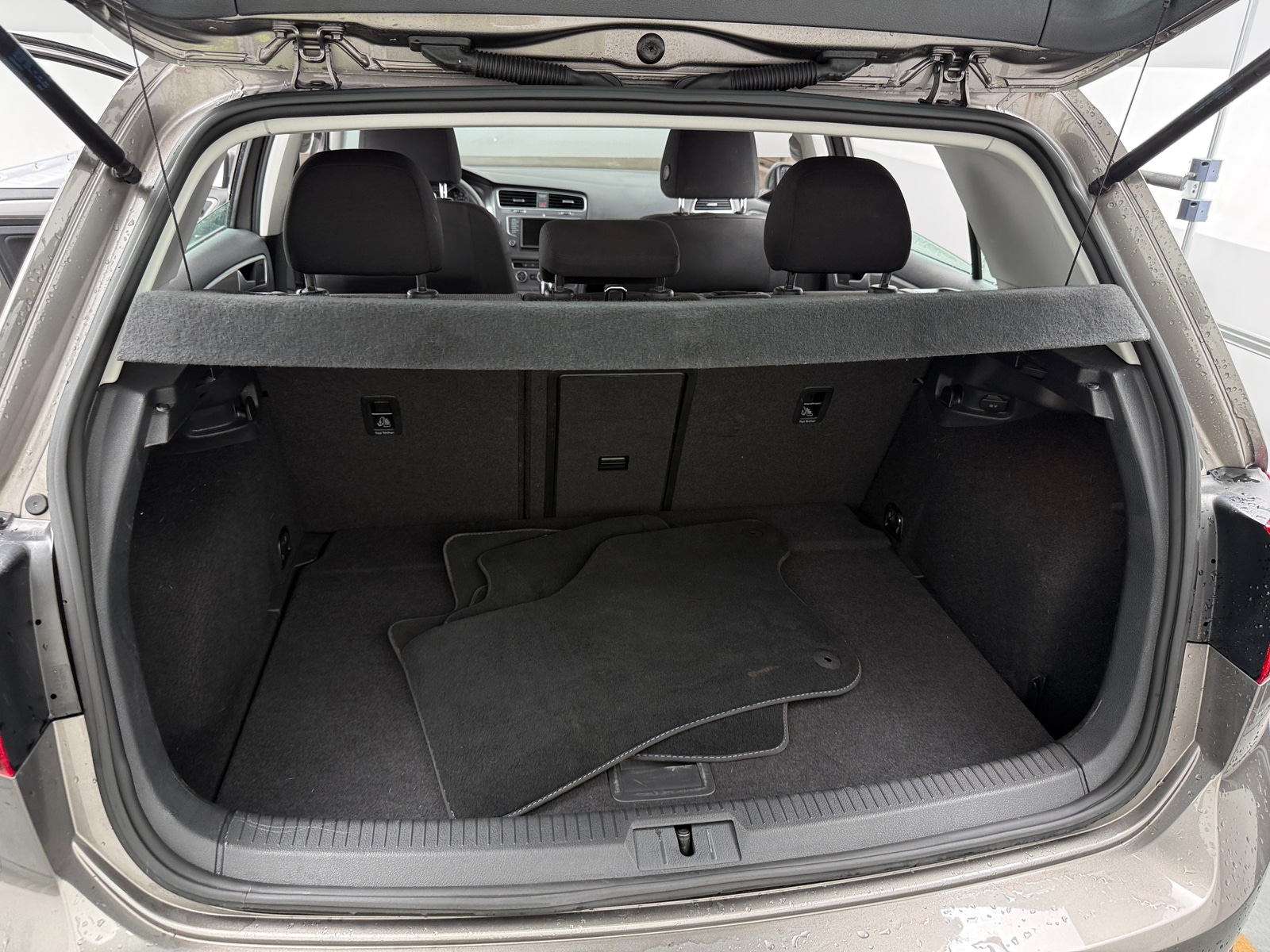 Thumbnail: 2016 Volkswagen e-Golf - 7
