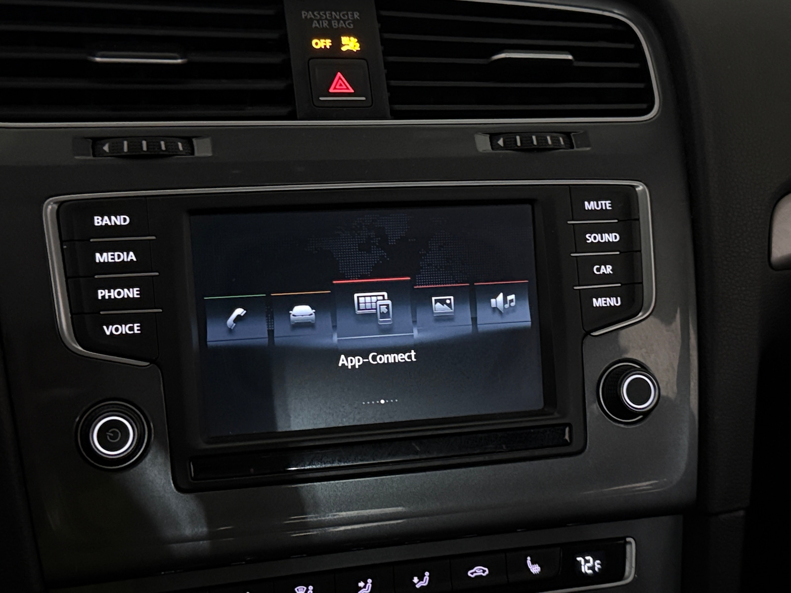 Thumbnail: 2016 Volkswagen e-Golf - 4