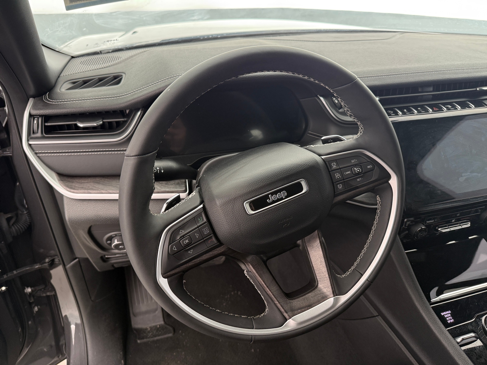 Thumbnail: 2024 Jeep Grand Cherokee L - 4