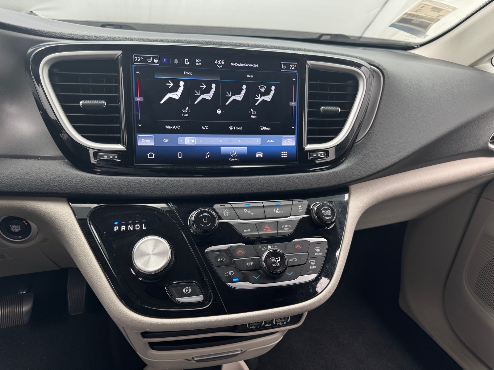 Thumbnail: 2024 Chrysler Pacifica - 3
