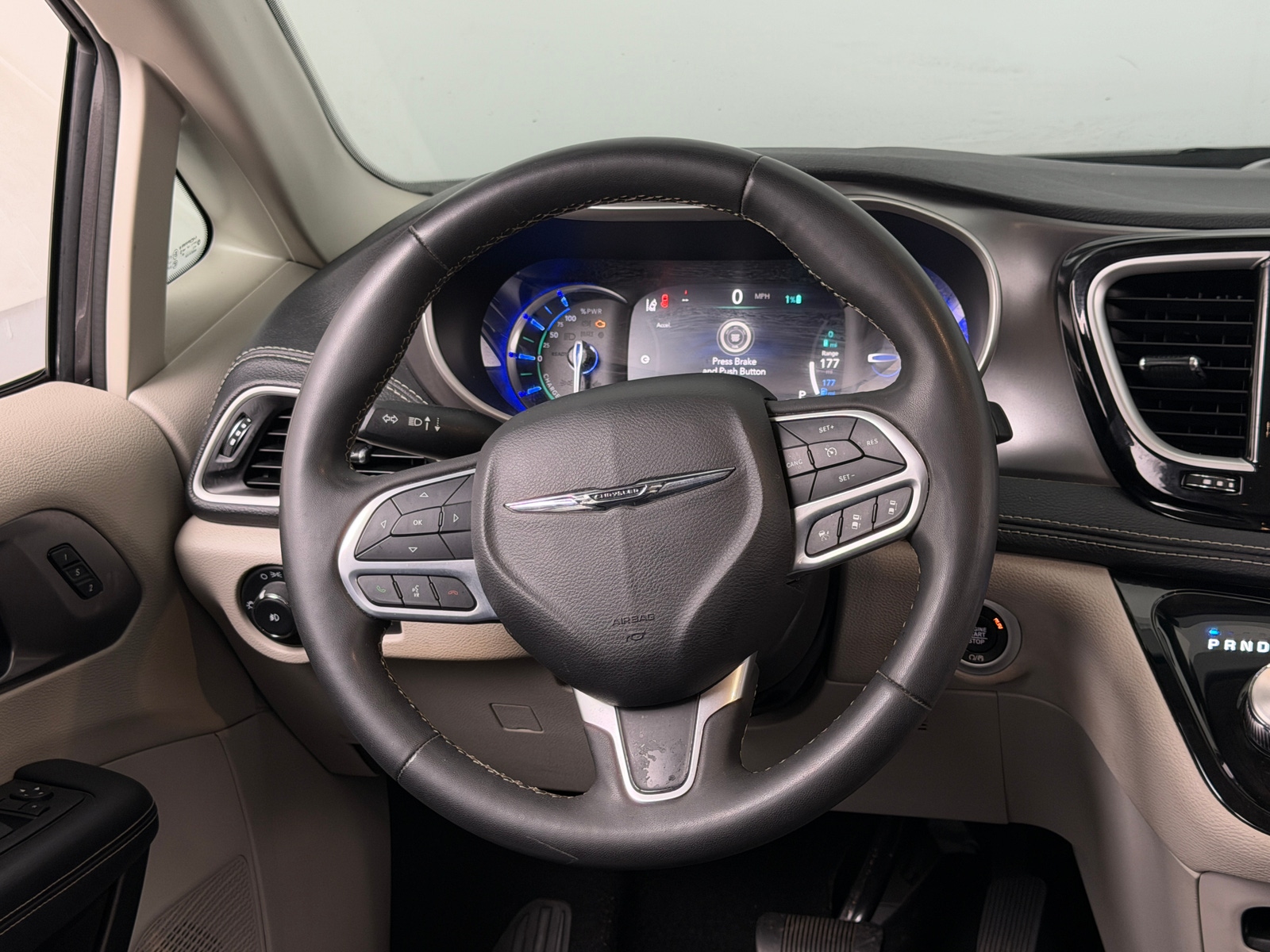 Thumbnail: 2023 Chrysler Pacifica - 4