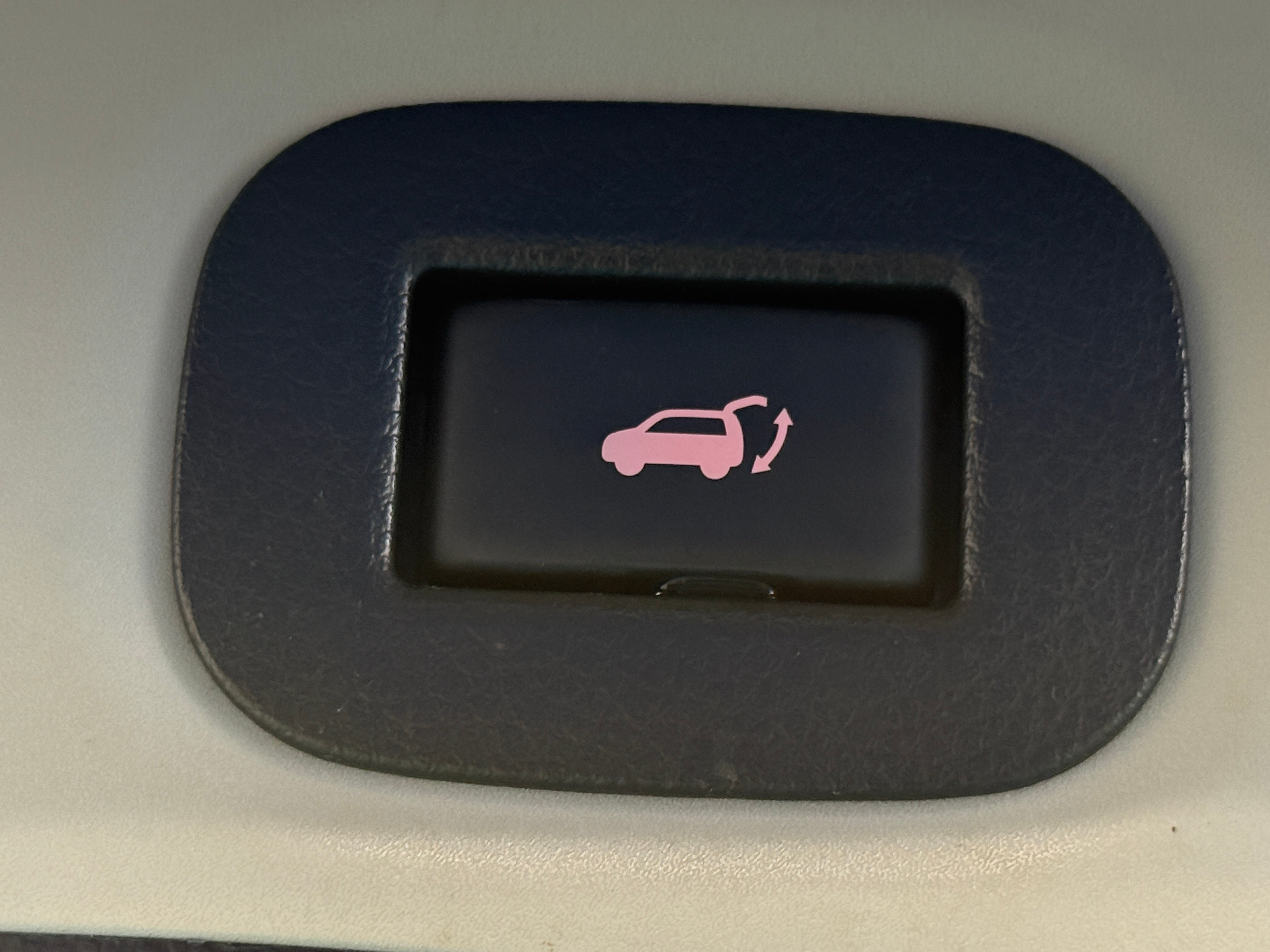 Used 2018 Nissan Rogue SV with VIN KNMAT2MV8JP616504 for sale in Pewaukee, WI
