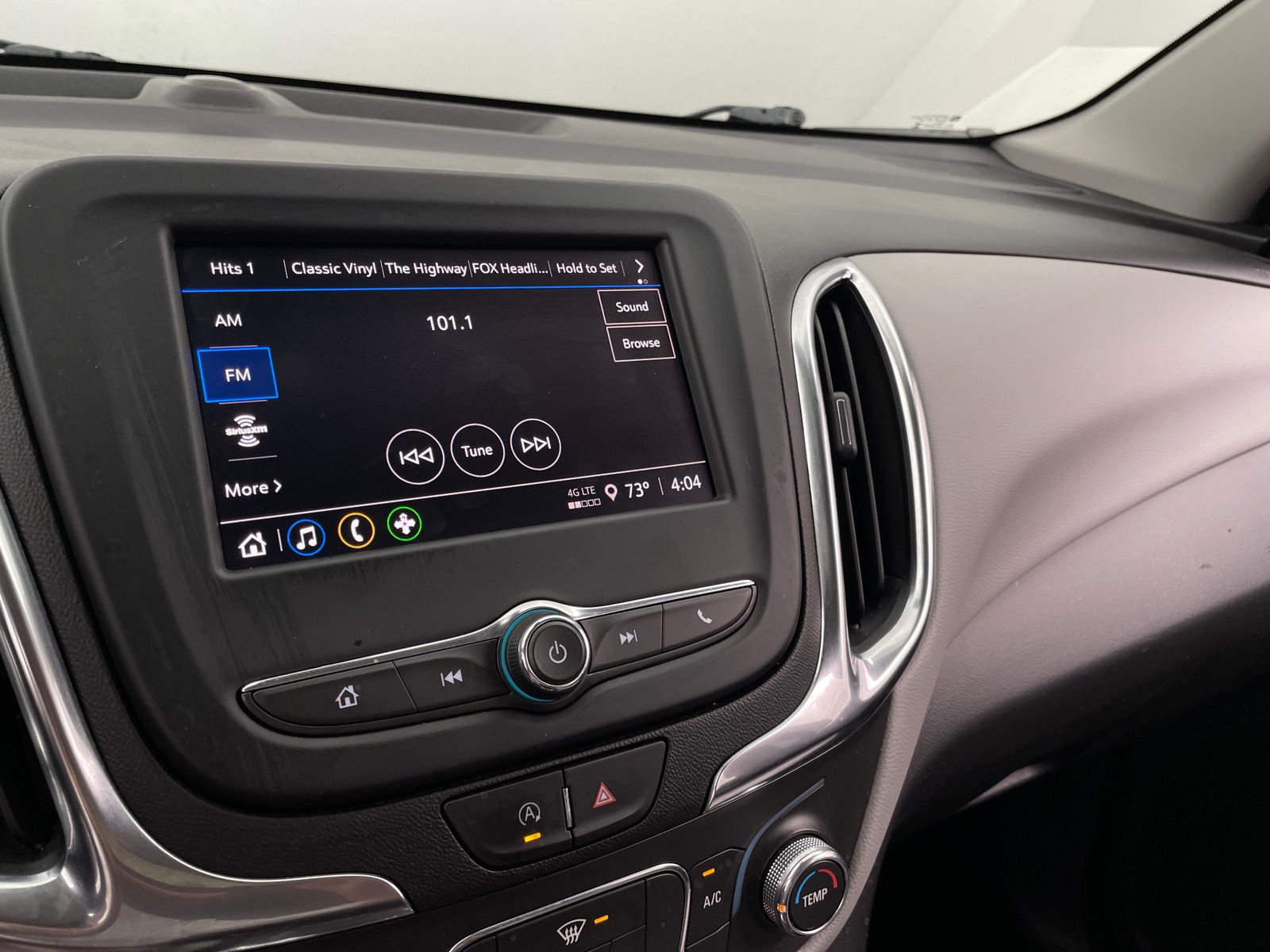 Thumbnail: 2022 Chevrolet Equinox - 4