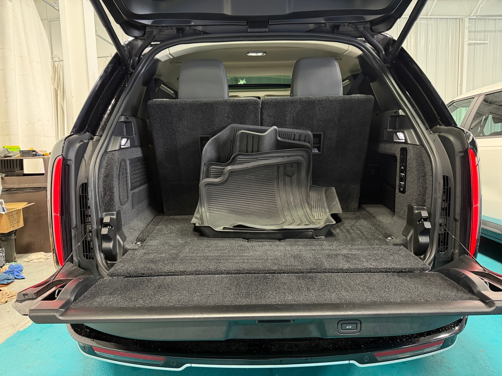 Thumbnail: 2023 Land Rover Range Rover - 6