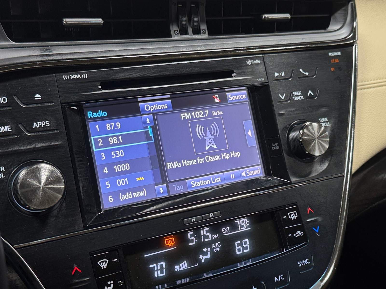 Thumbnail: 2016 Toyota Avalon - 3