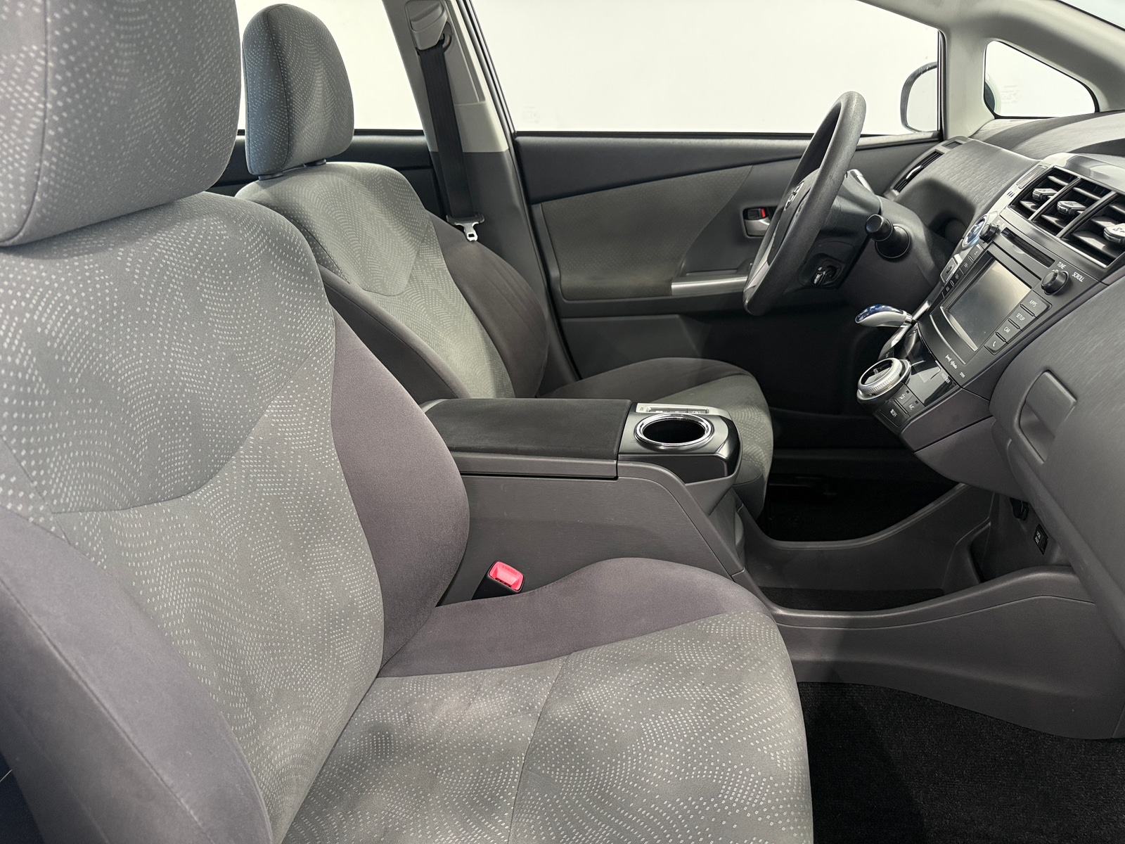 Thumbnail: 2012 Toyota Prius v - 2