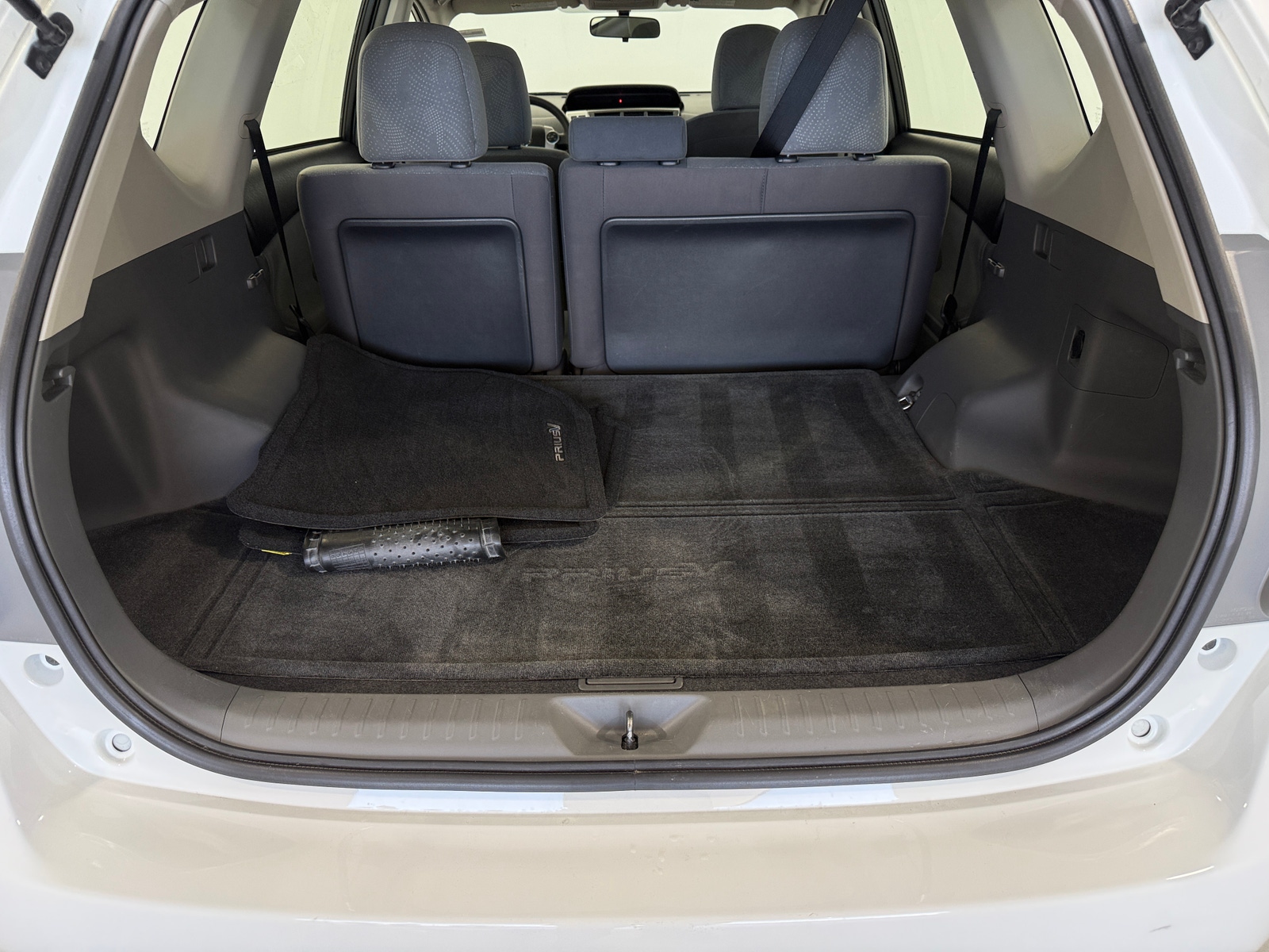 Thumbnail: 2012 Toyota Prius v - 7