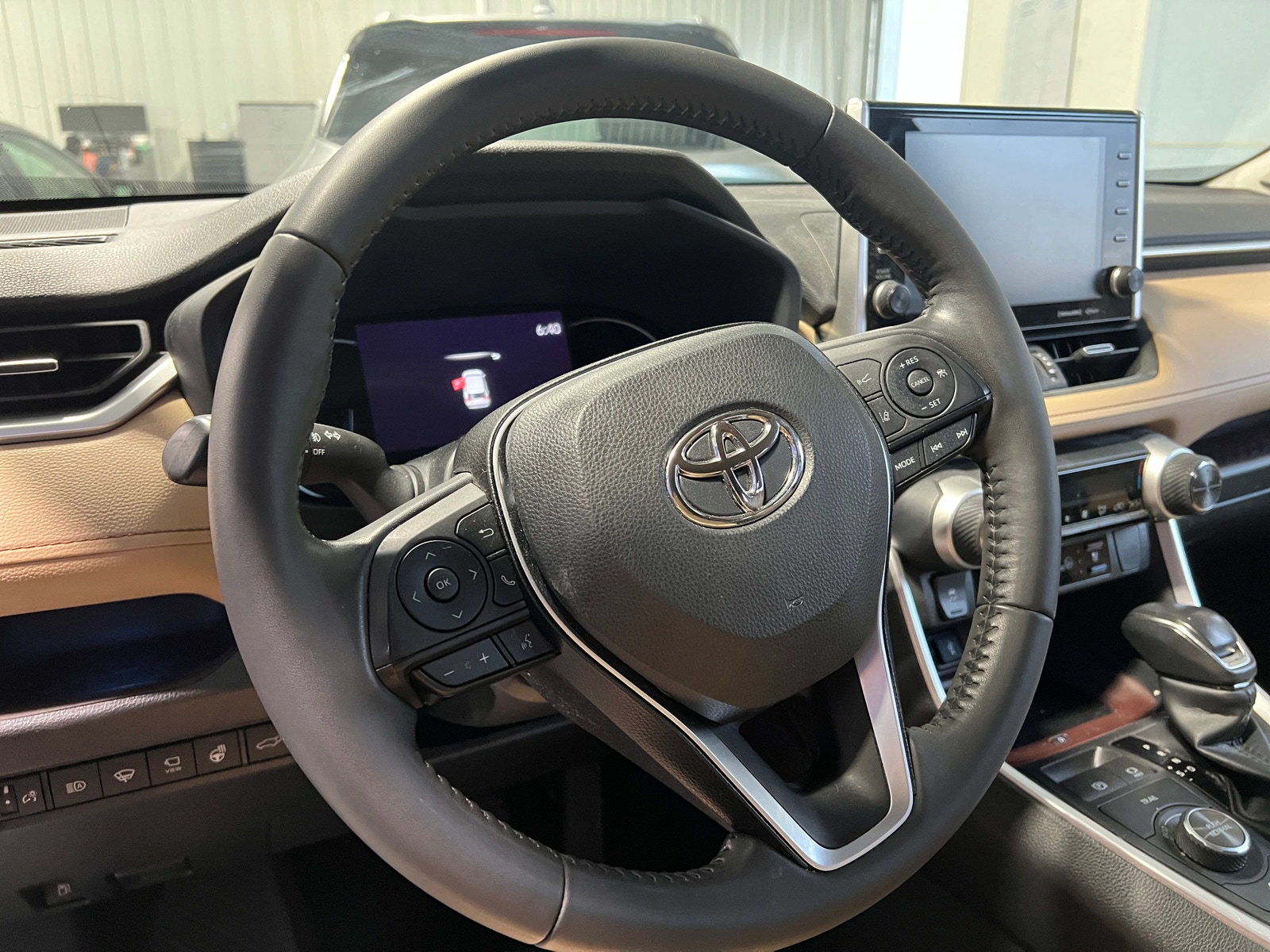 Thumbnail: 2022 Toyota RAV4 - 4