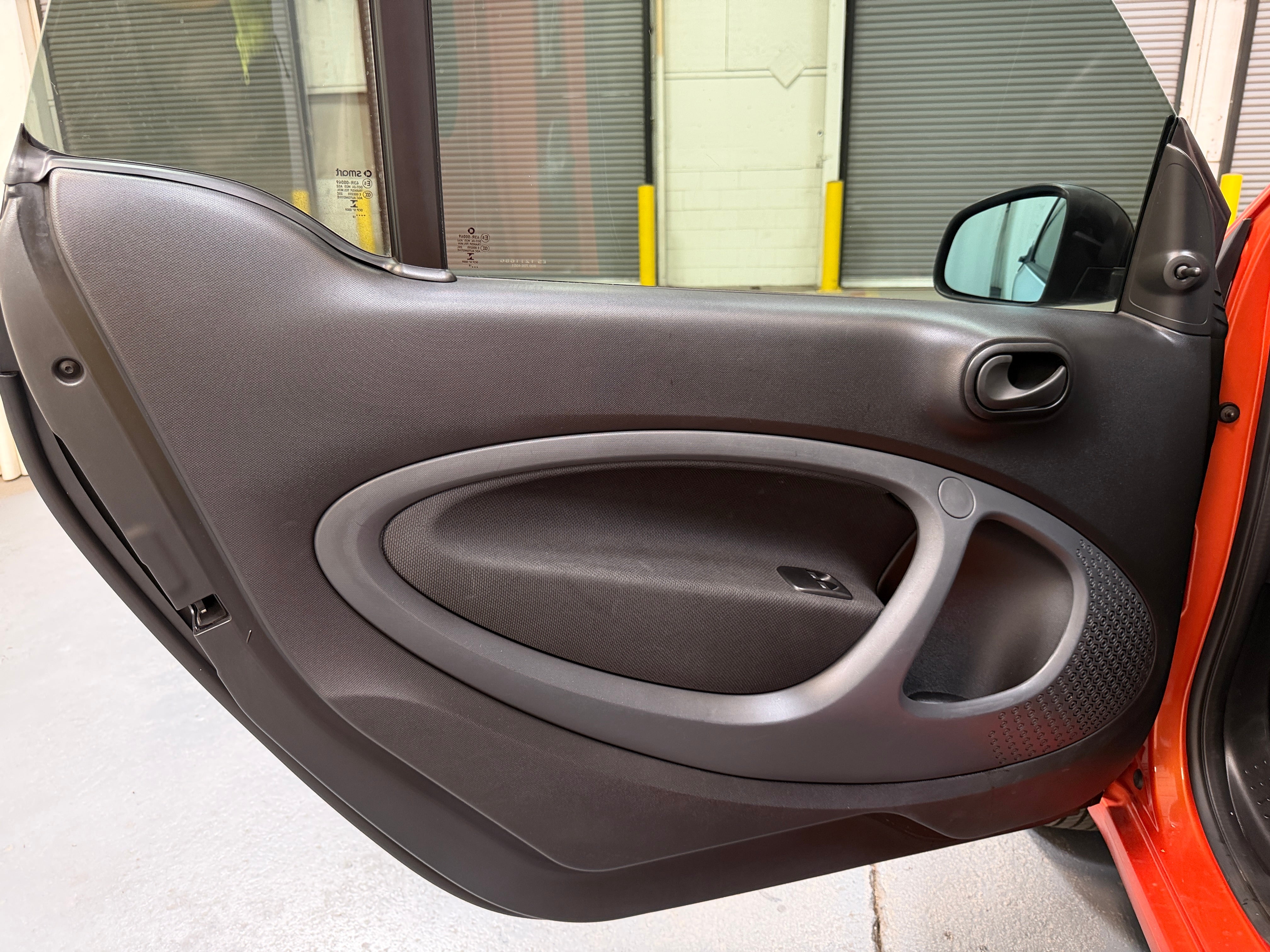 Used 2018 smart fortwo prime with VIN WMEFJ9BAXJK301979 for sale in Pewaukee, WI
