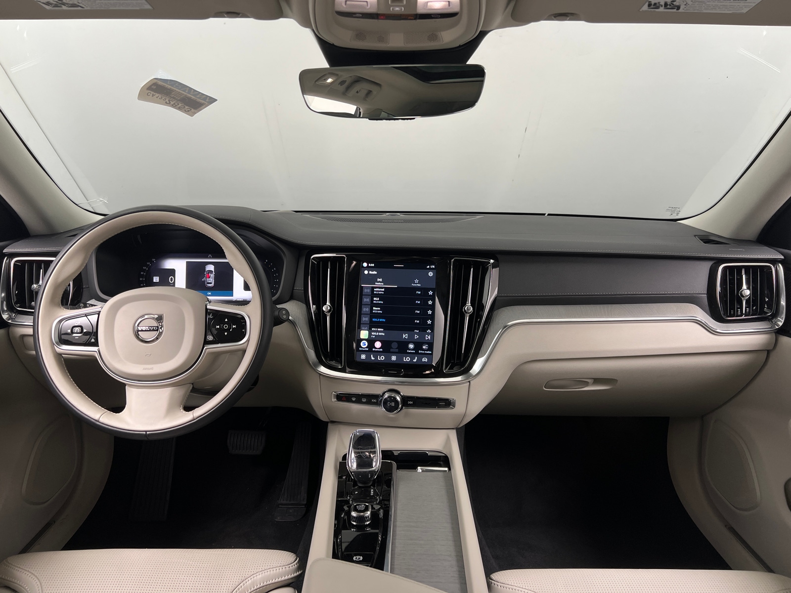 Thumbnail: 2025 Volvo V60 - 2