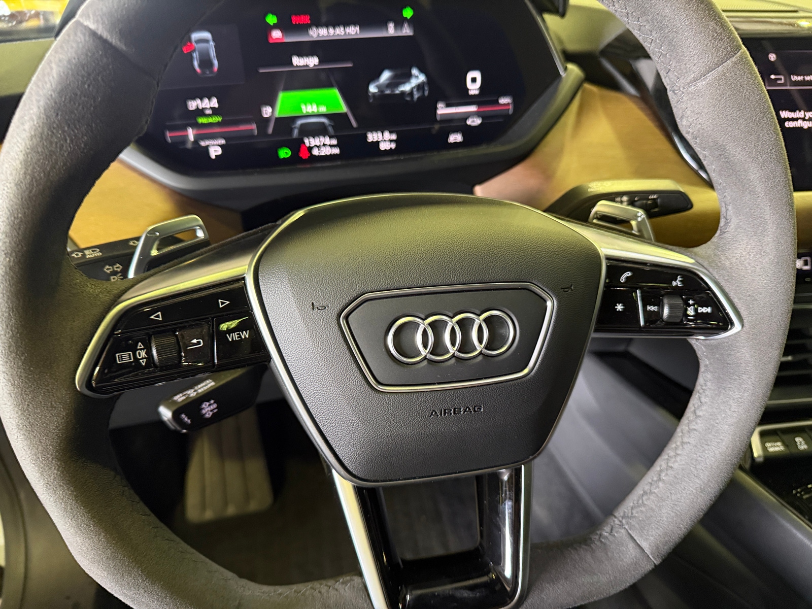 Thumbnail: 2023 Audi e-tron GT - 4