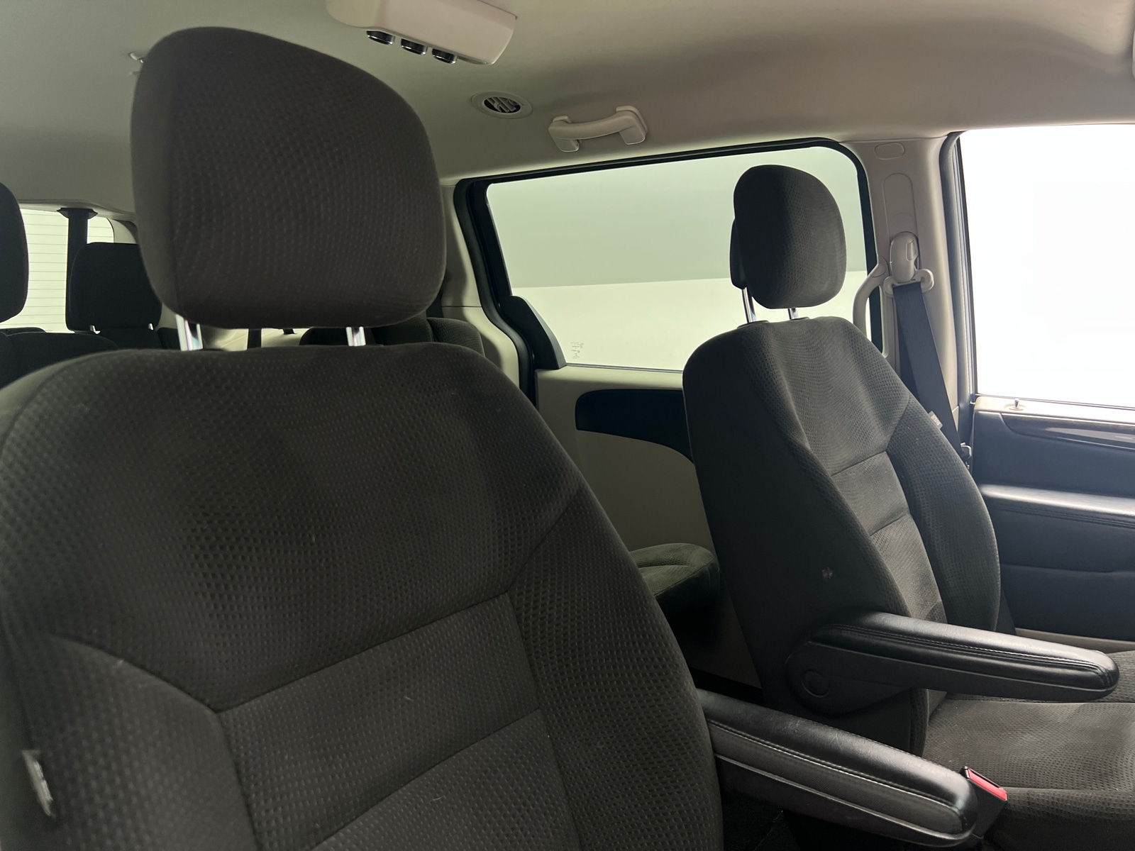 Thumbnail: 2016 Dodge Grand Caravan - 2