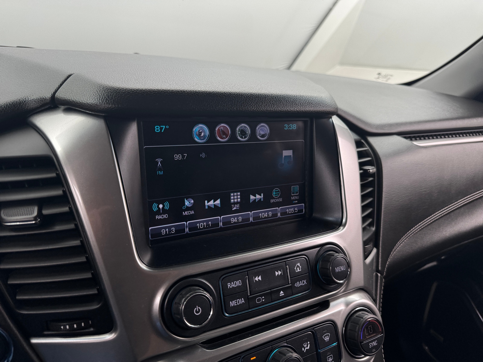 Thumbnail: 2018 Chevrolet Suburban - 3