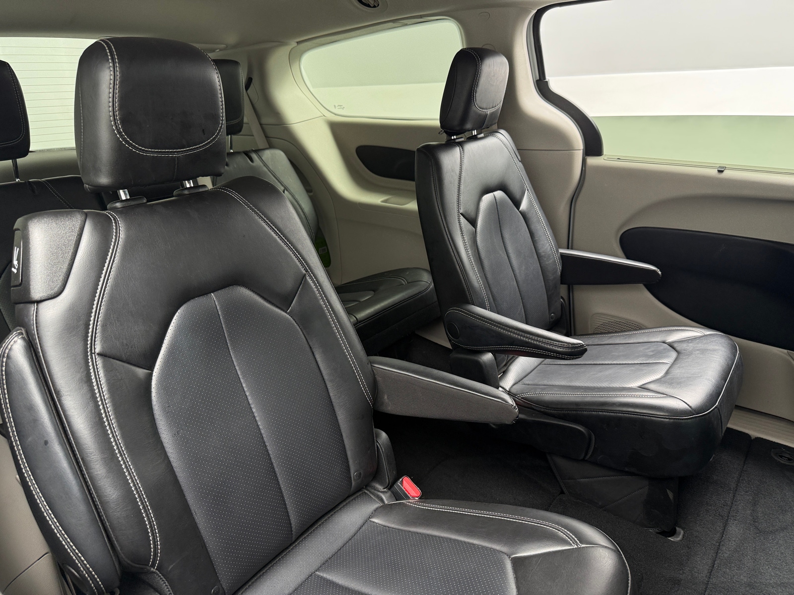 Thumbnail: 2023 Chrysler Pacifica - 5