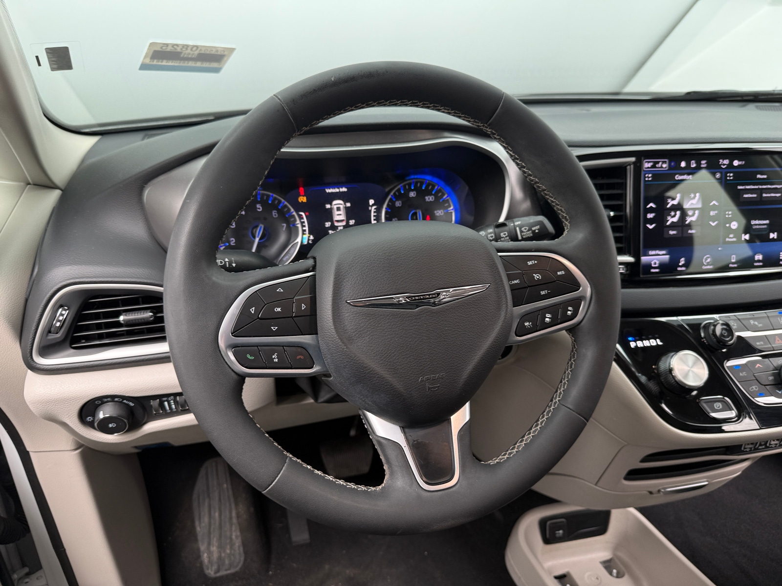 Thumbnail: 2023 Chrysler Pacifica - 4