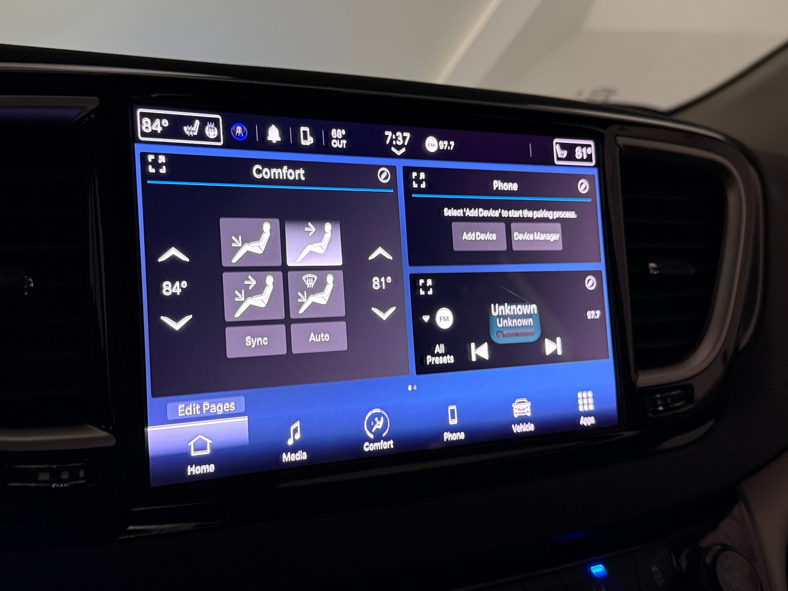 Thumbnail: 2023 Chrysler Pacifica - 3