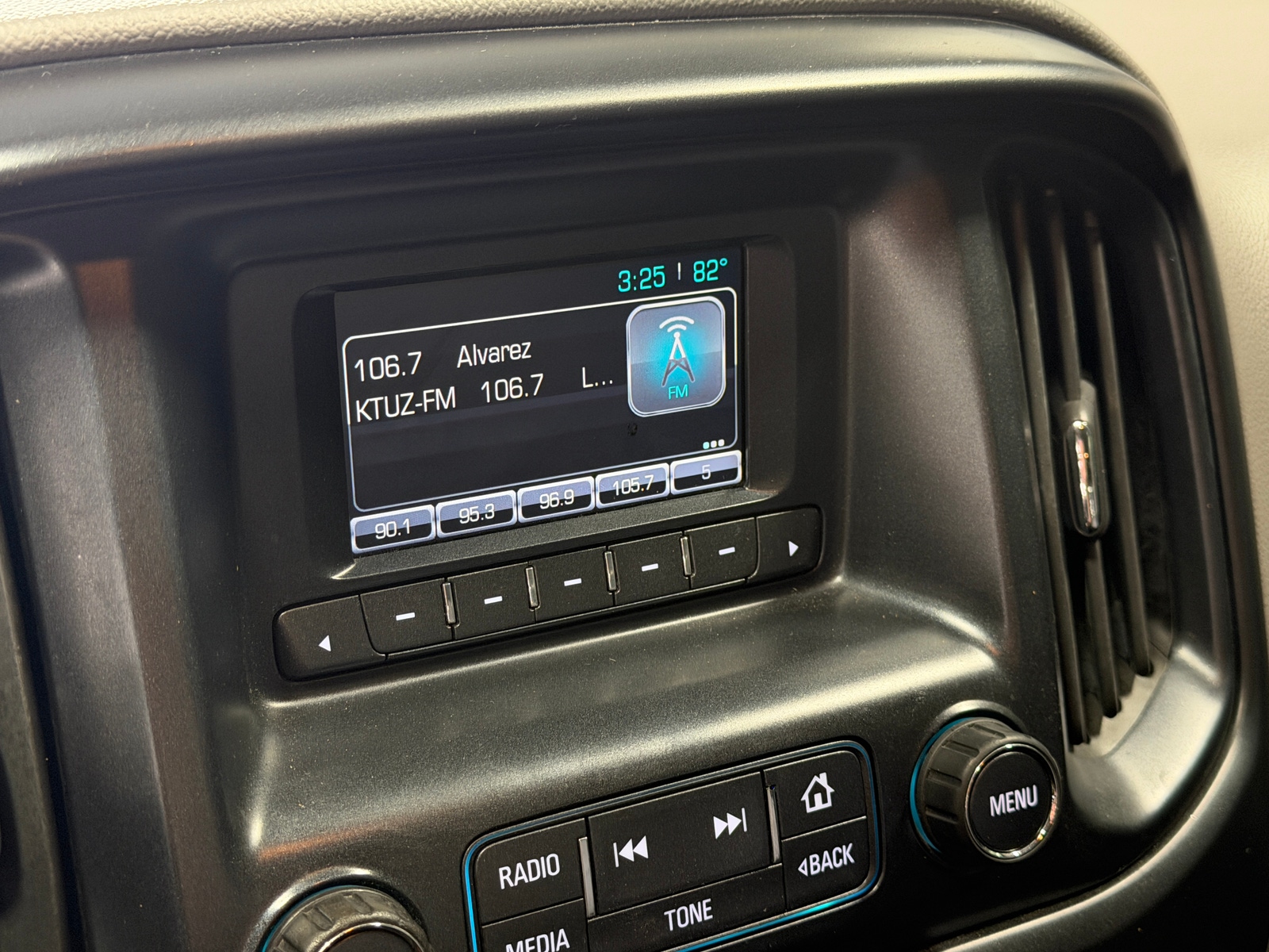Thumbnail: 2016 Chevrolet Colorado - 4