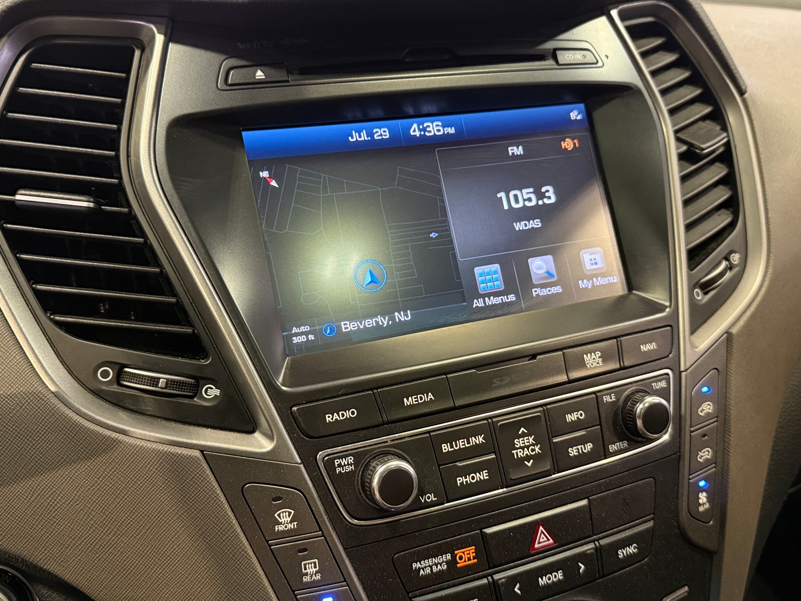 Thumbnail: 2017 Hyundai Santa Fe - 3