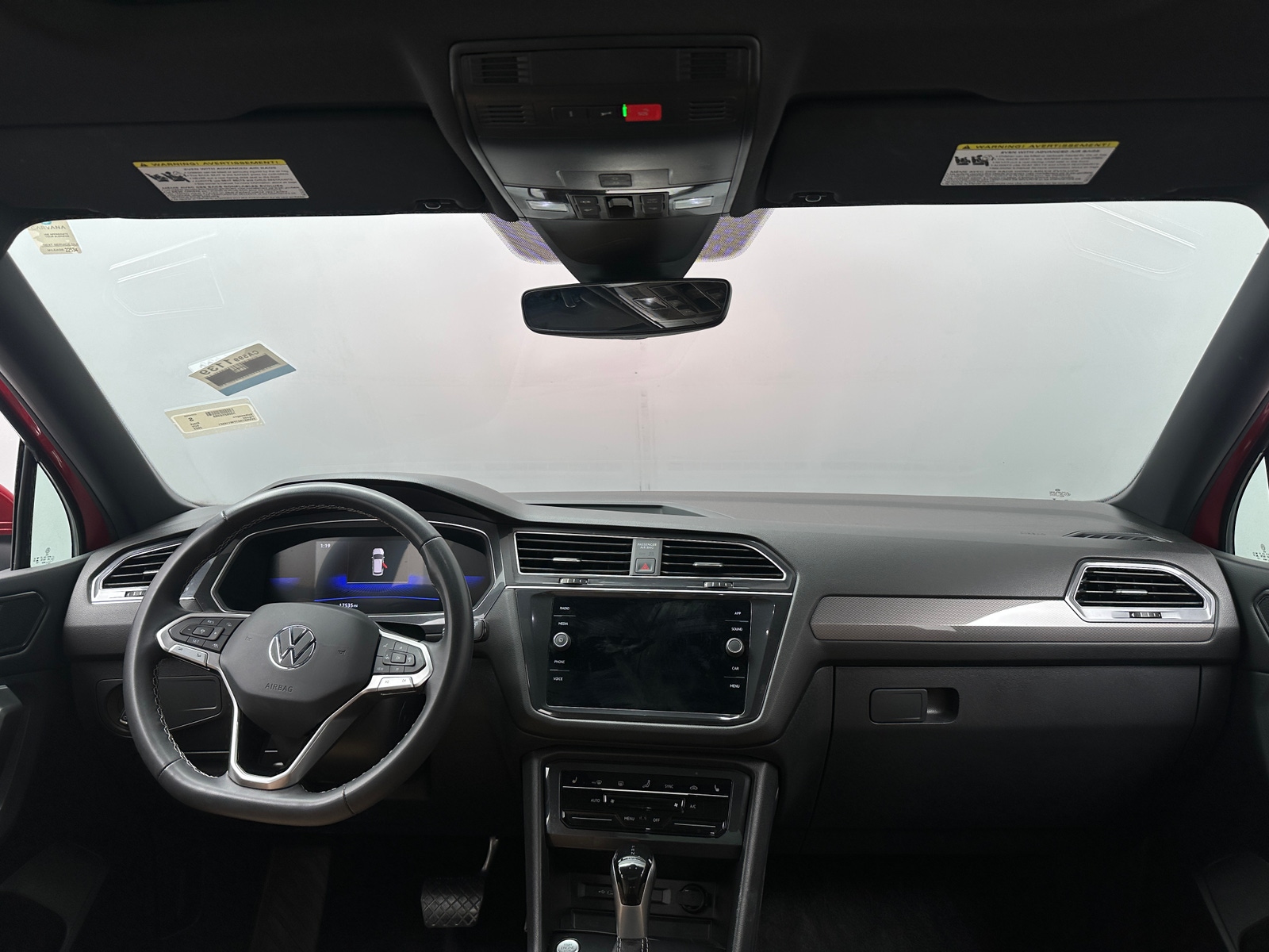 Thumbnail: 2023 Volkswagen Tiguan - 3