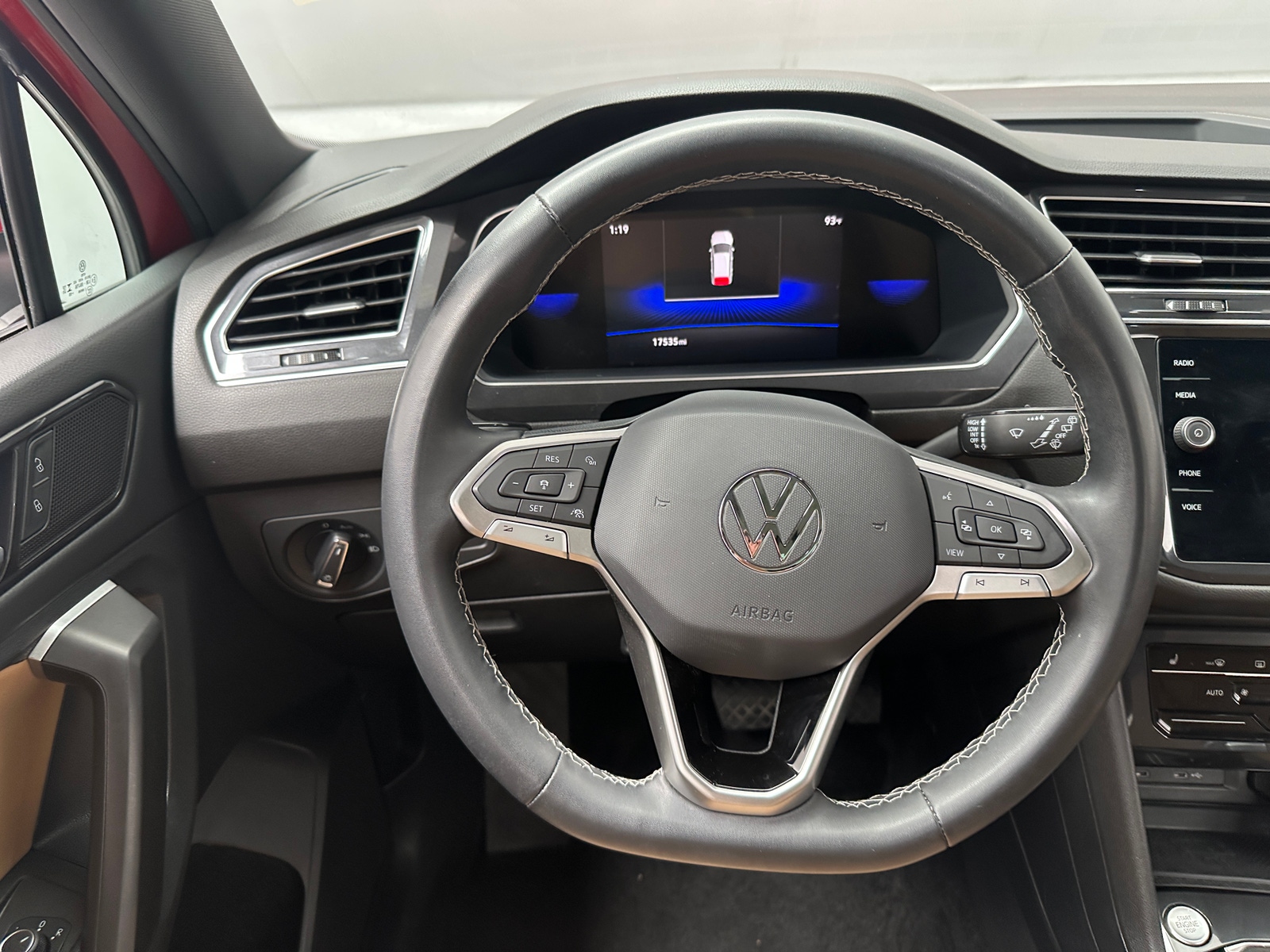 Thumbnail: 2023 Volkswagen Tiguan - 5